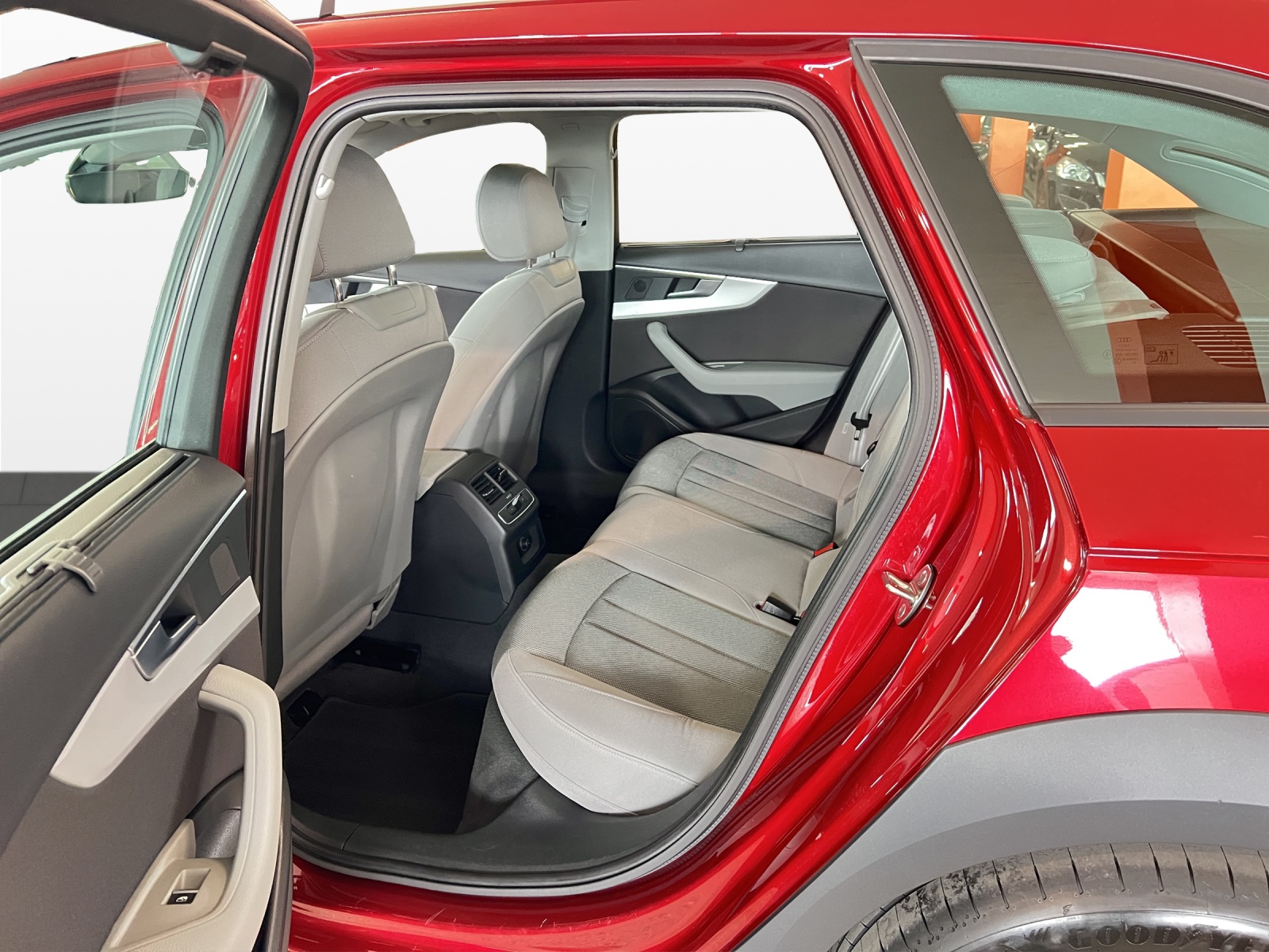 AUDI A4 allroad 3.0 TDI quattro tiptronic-image-12