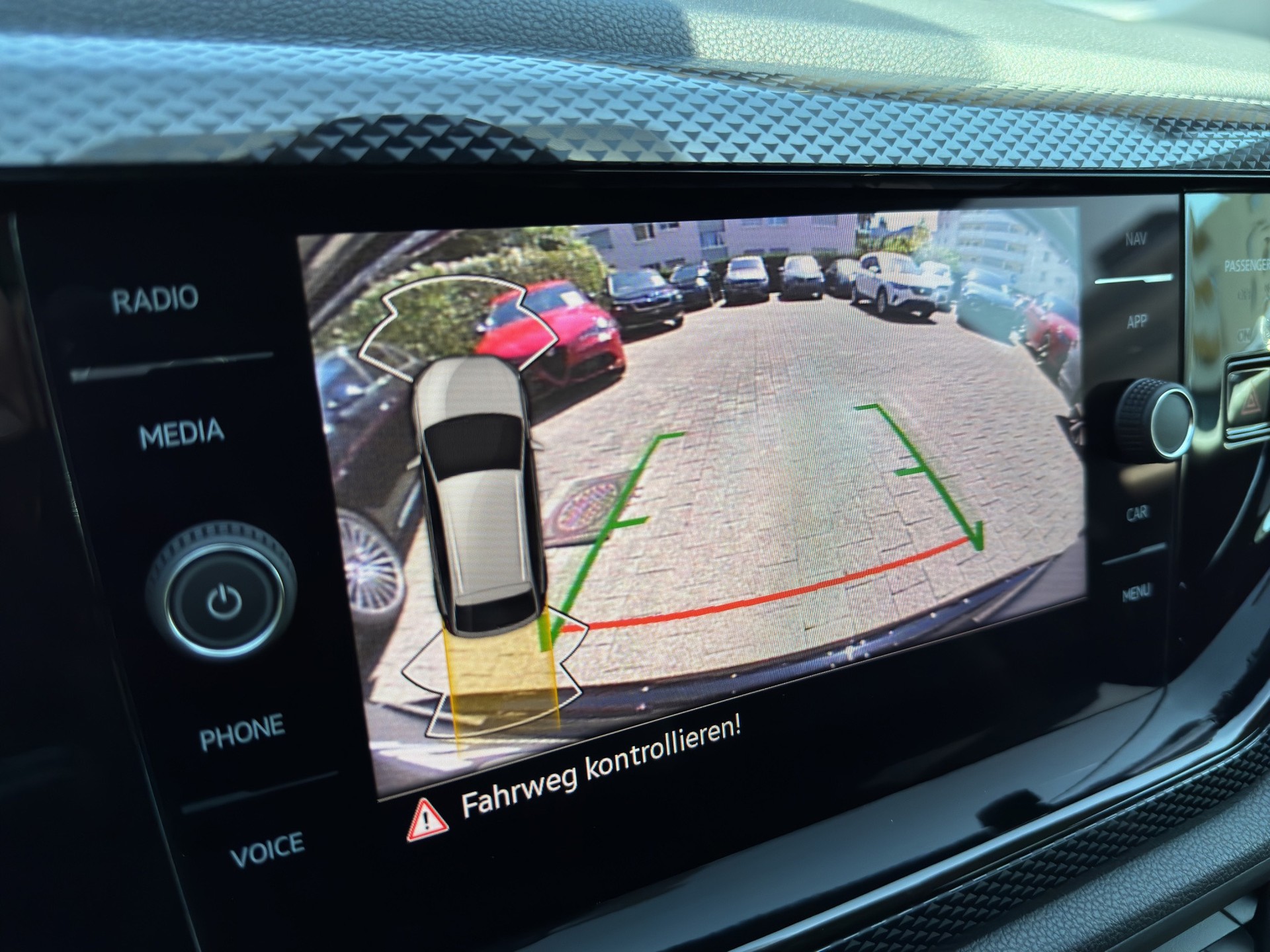 VW Taigo 1.0 TSI Life Business DSG "Navi-RF.-Kamera-Keyless"-image-16