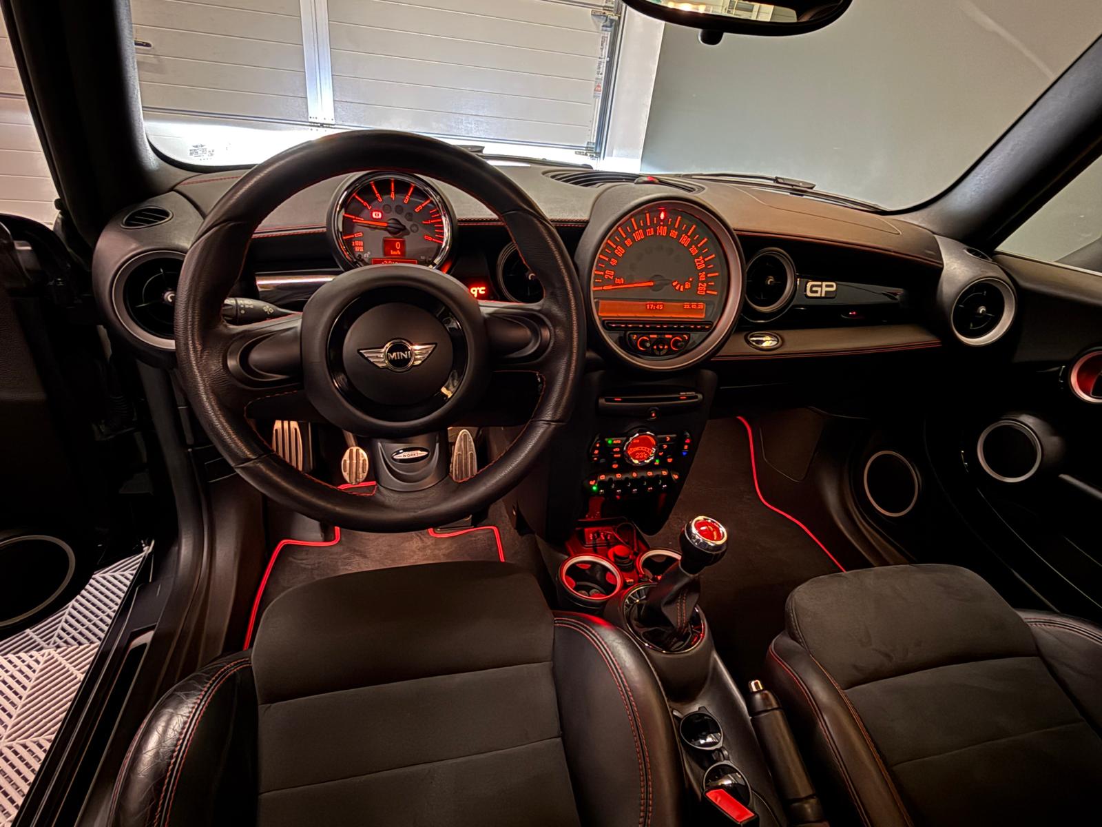 MINI Cooper John Cooper Works GP-image-13