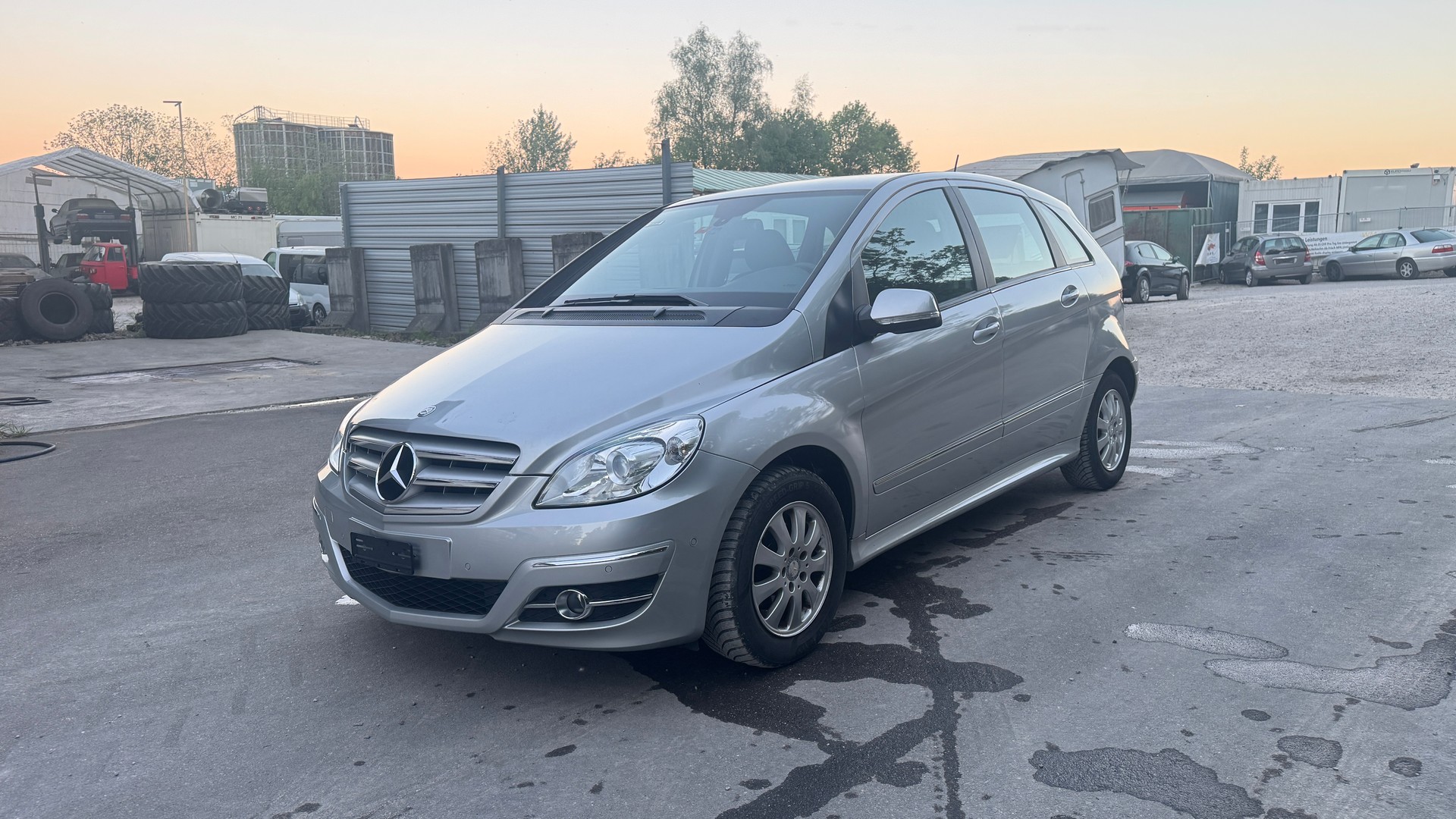 MERCEDES-BENZ B 180-image-0
