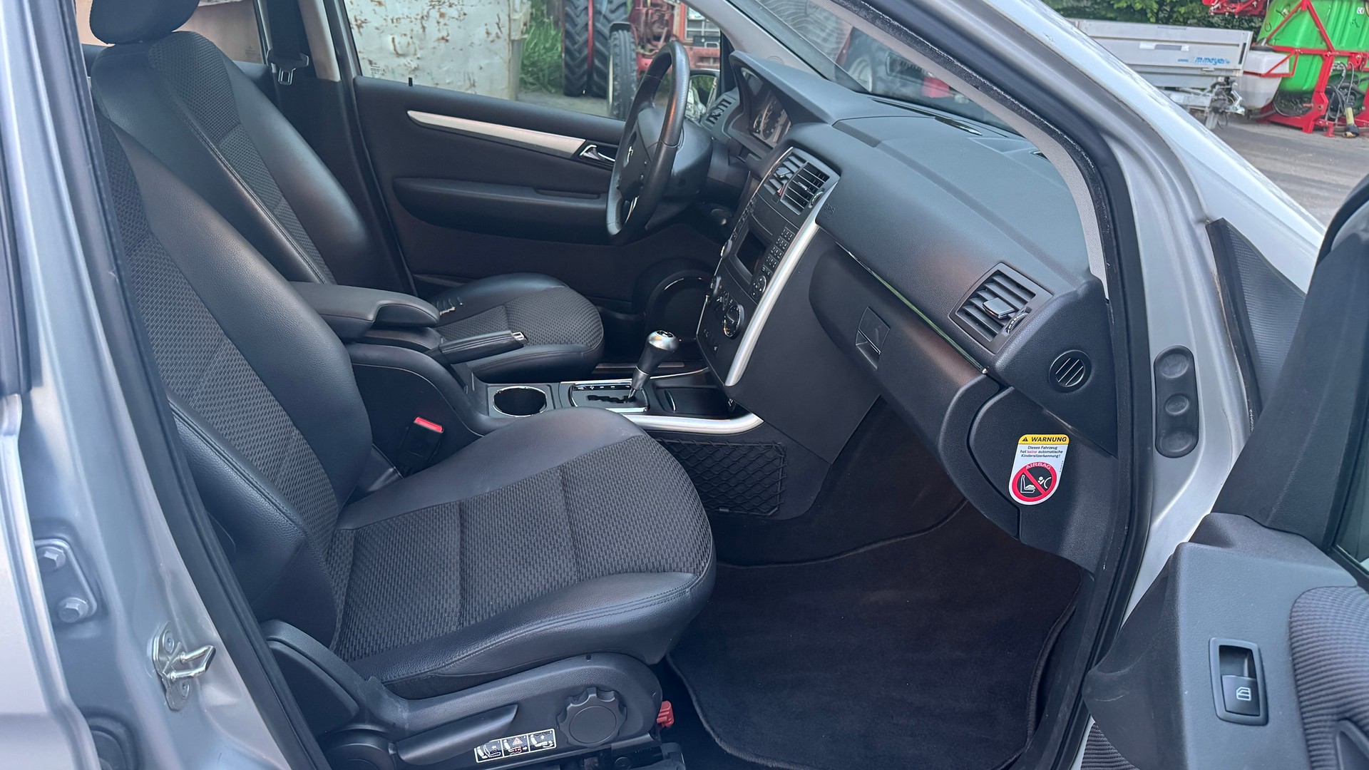 MERCEDES-BENZ B 180-image-11