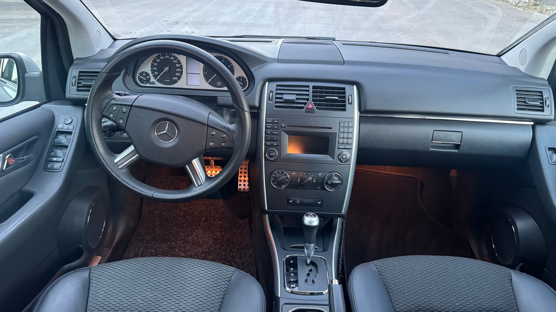 MERCEDES-BENZ B 180-image-14