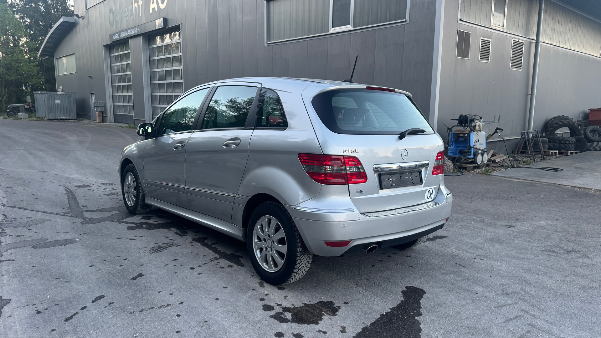 MERCEDES-BENZ B 180-image-2