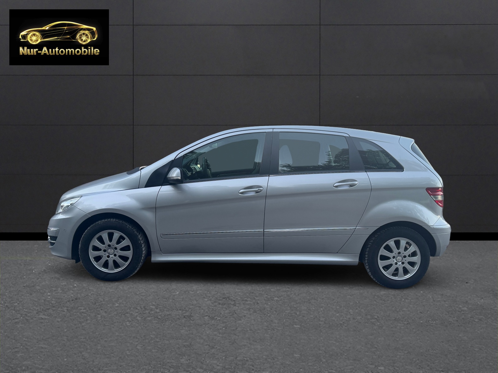 MERCEDES-BENZ B 180-image-1