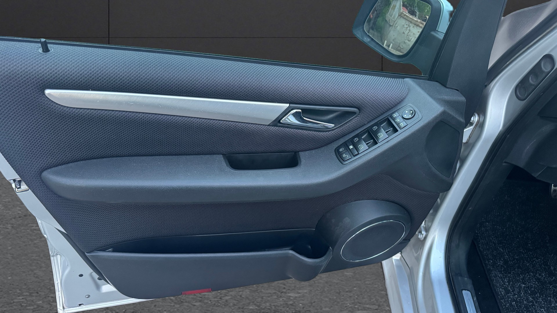 MERCEDES-BENZ B 180-image-13