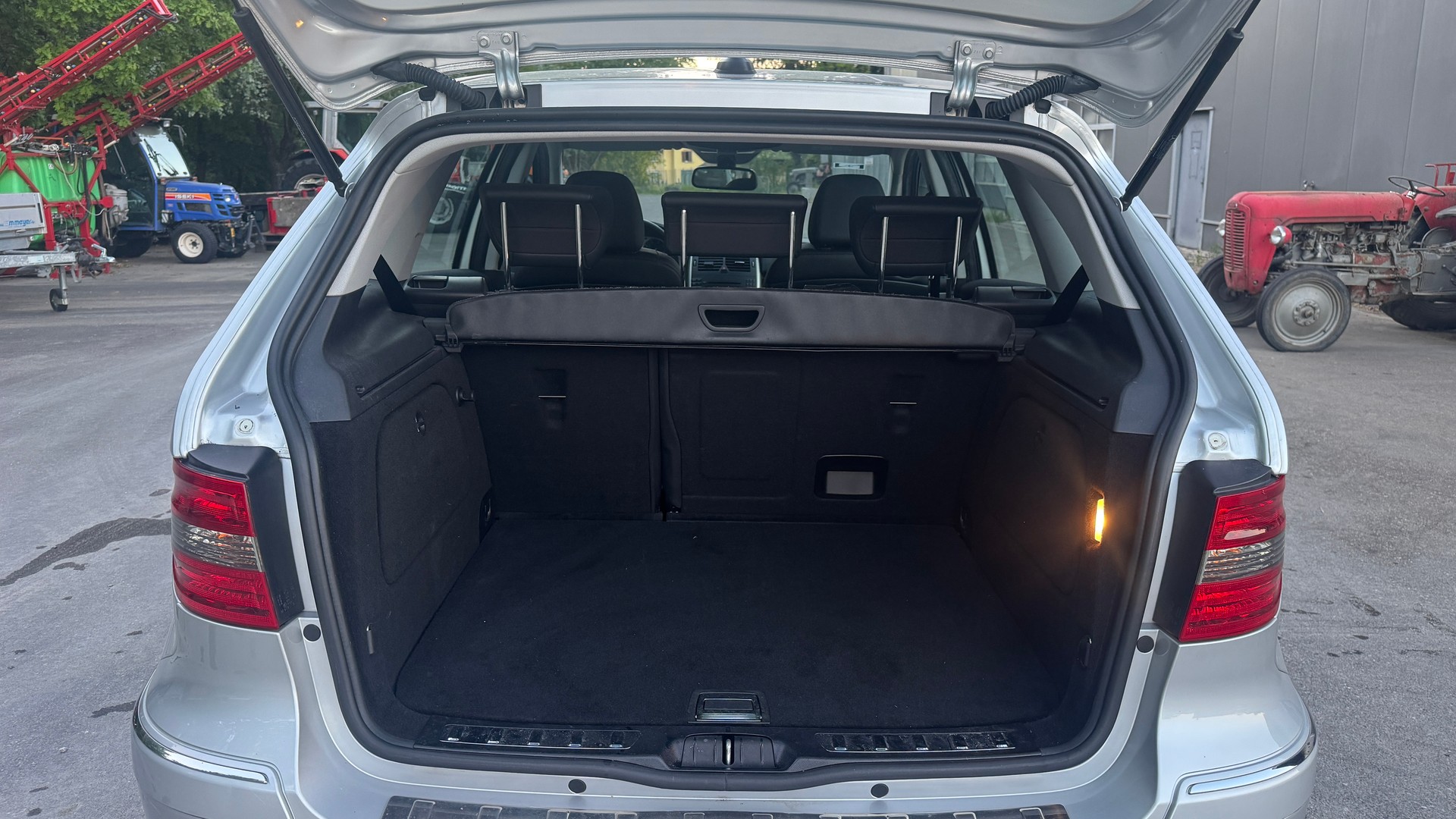 MERCEDES-BENZ B 180-image-8