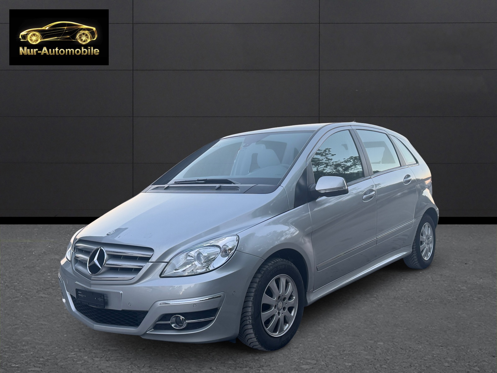 MERCEDES-BENZ B 180-image-0