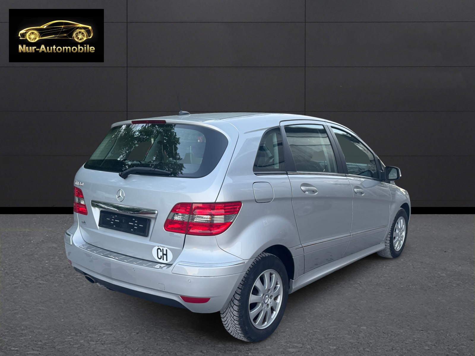 MERCEDES-BENZ B 180-image-4