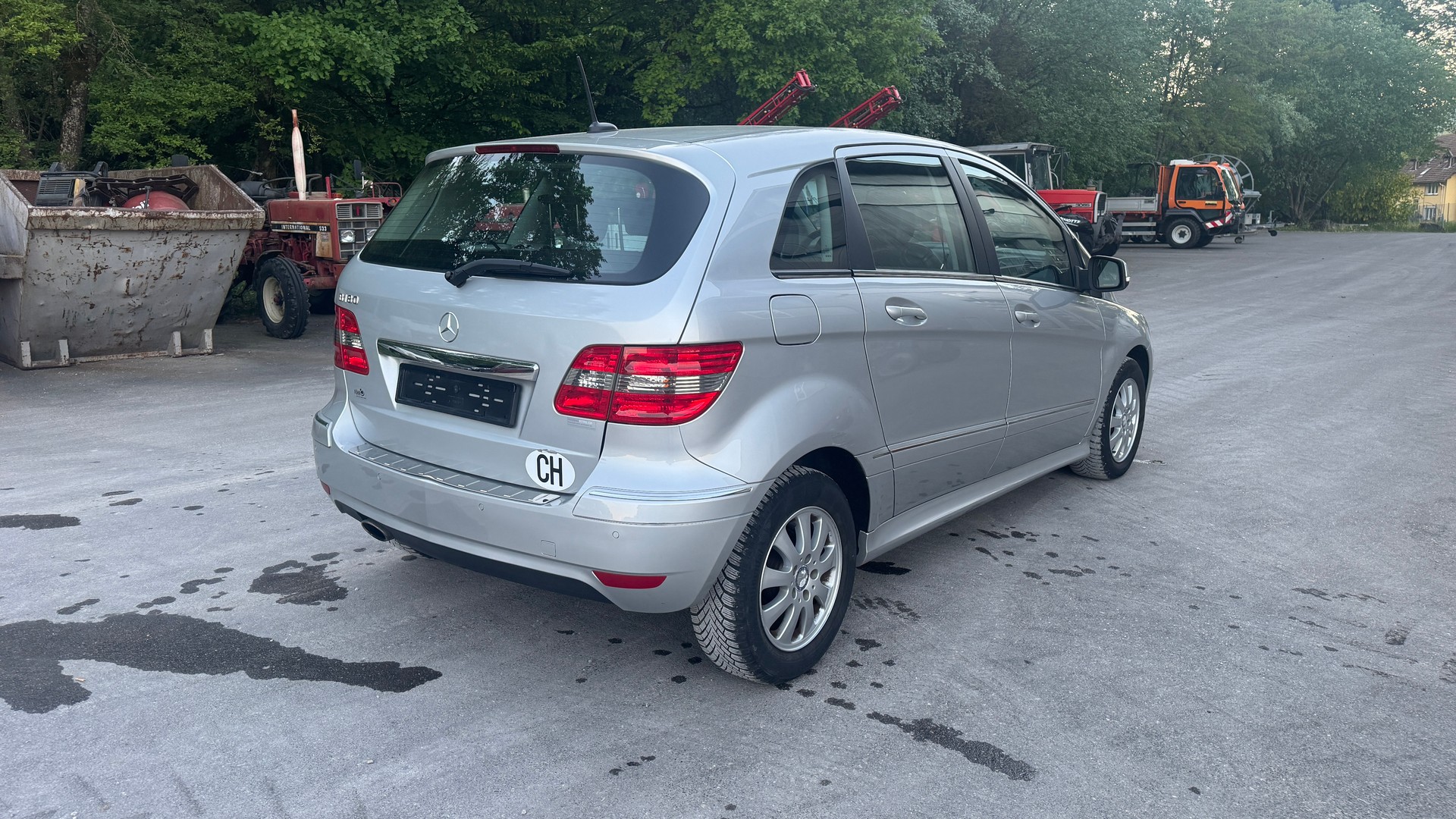 MERCEDES-BENZ B 180-image-4