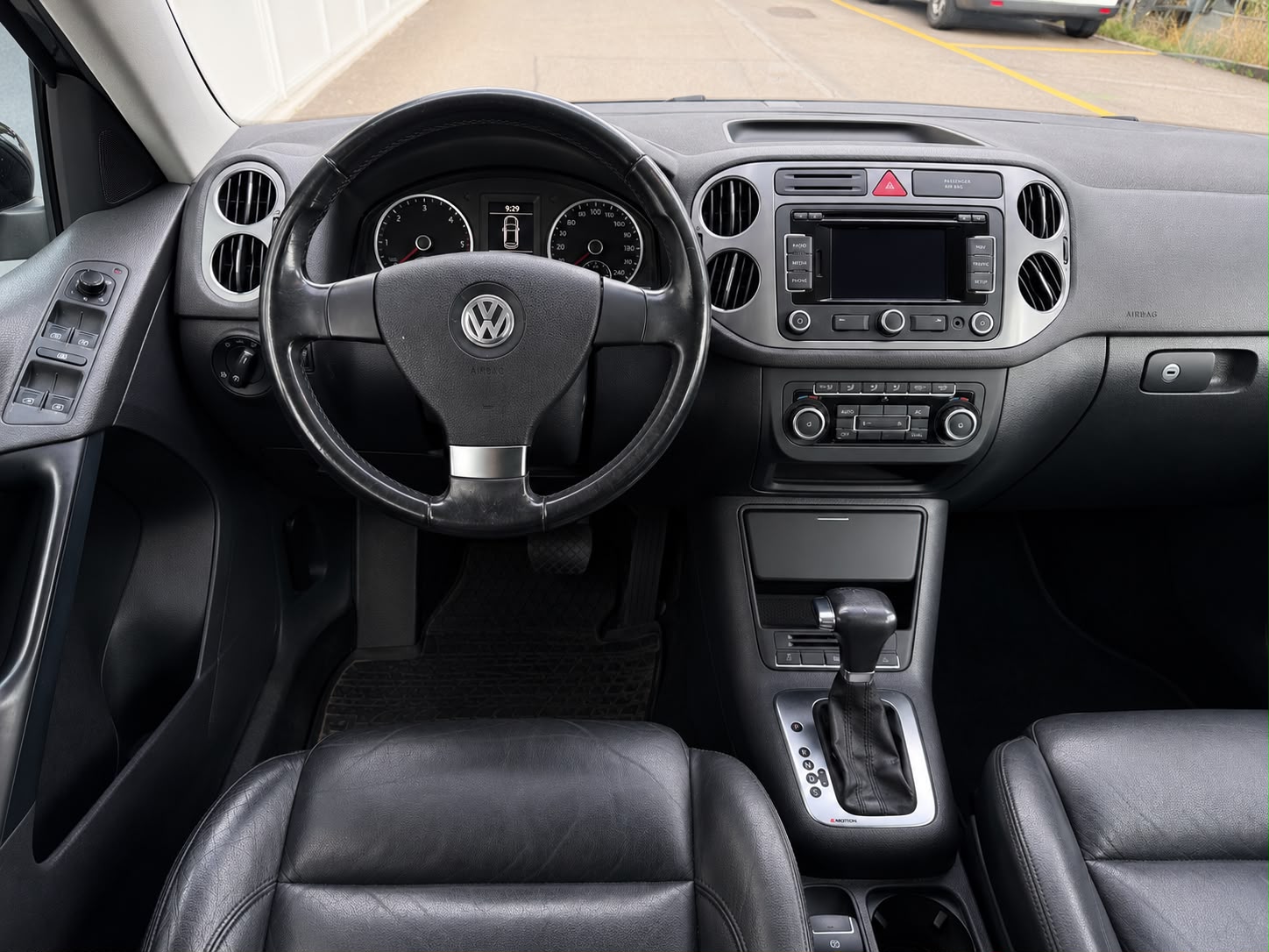 VW Tiguan 2.0 TDI Sport&Style Tiptronic-image-8
