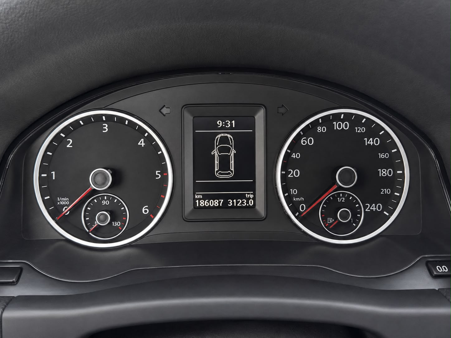 VW Tiguan 2.0 TDI Sport&Style Tiptronic-image-9