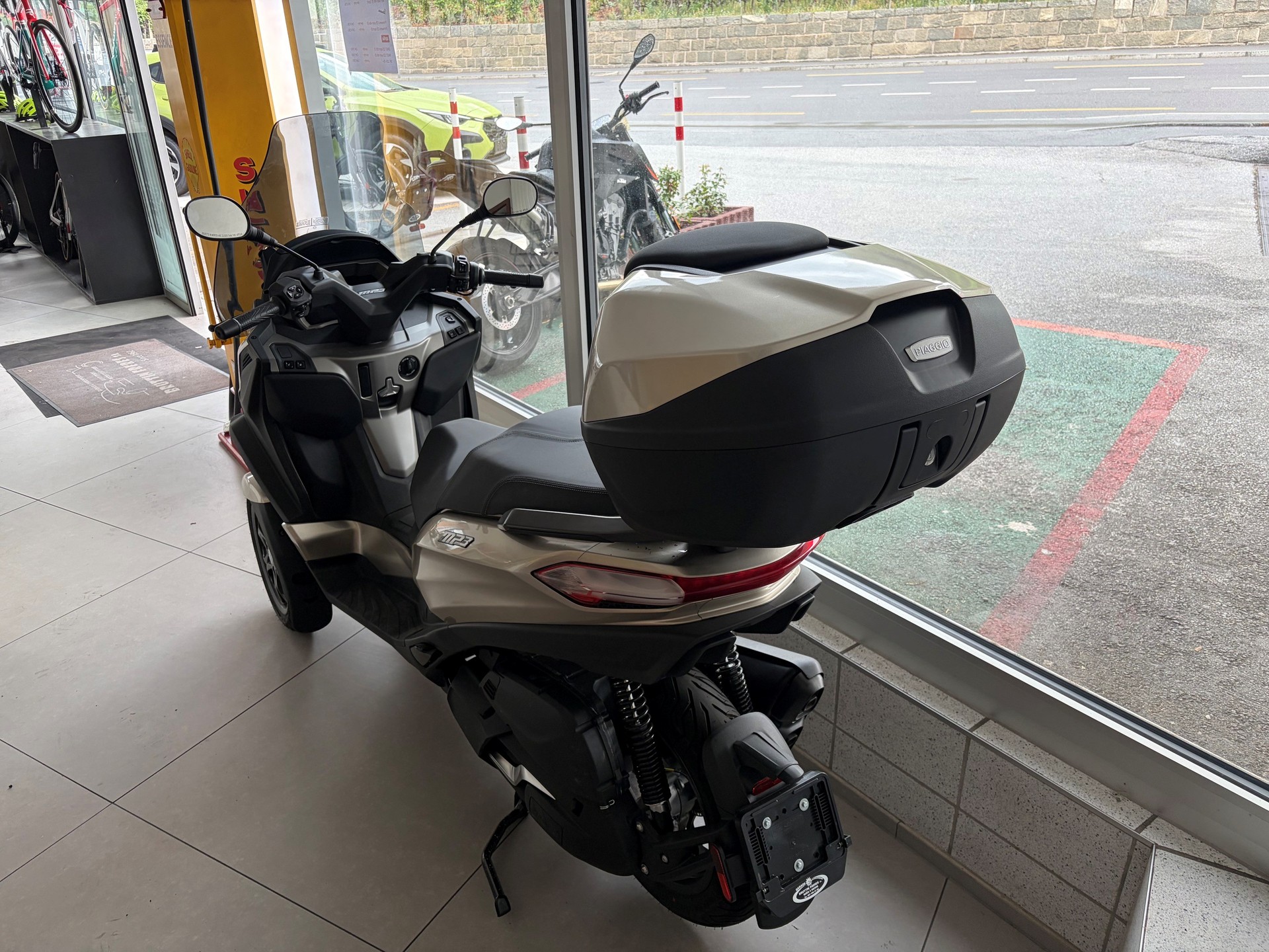 PIAGGIO MP3 400 RST-showroom-element-3