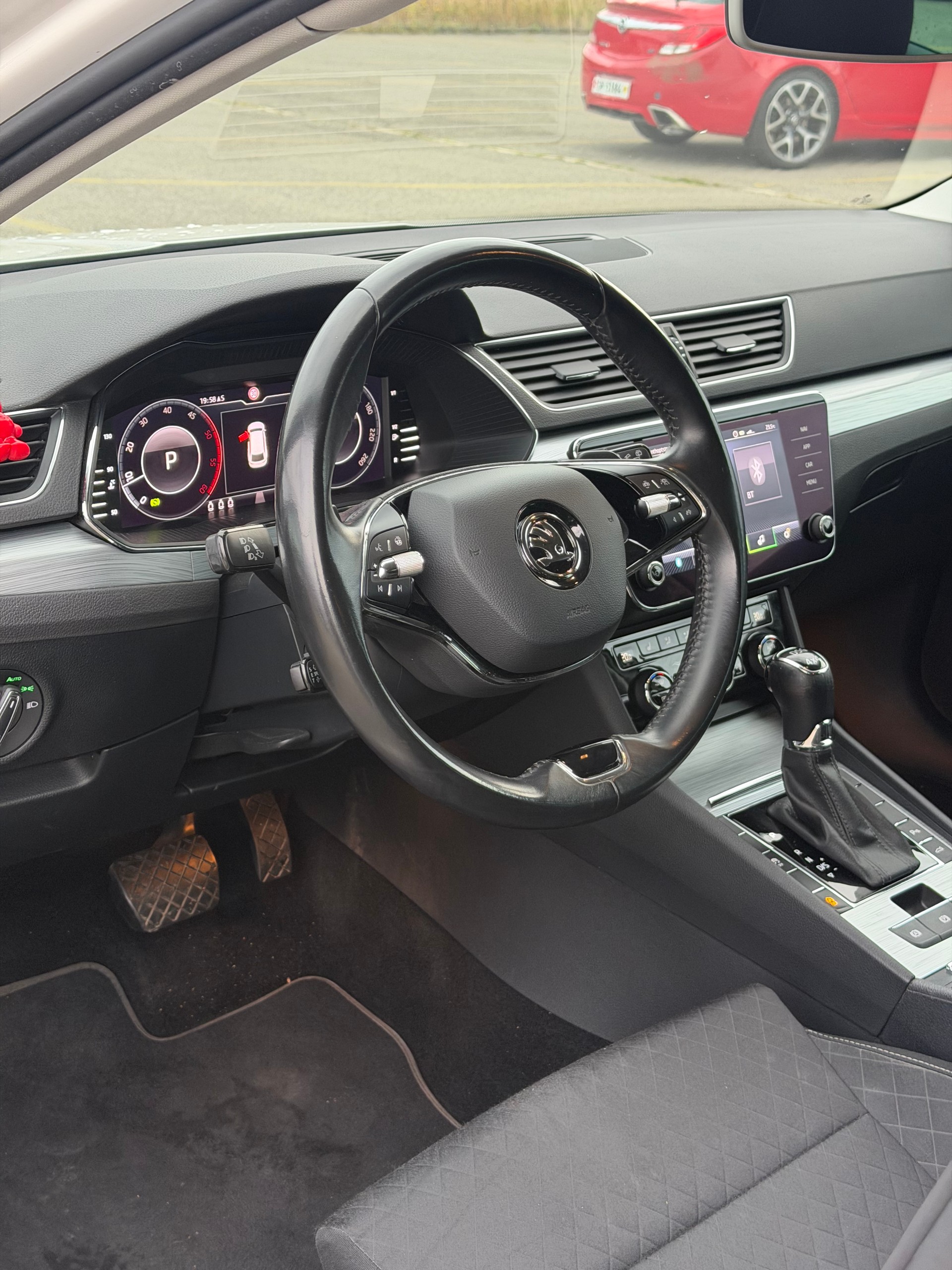 SKODA Superb Combi 2.0 TDi Style 4x4 DSG-image-10