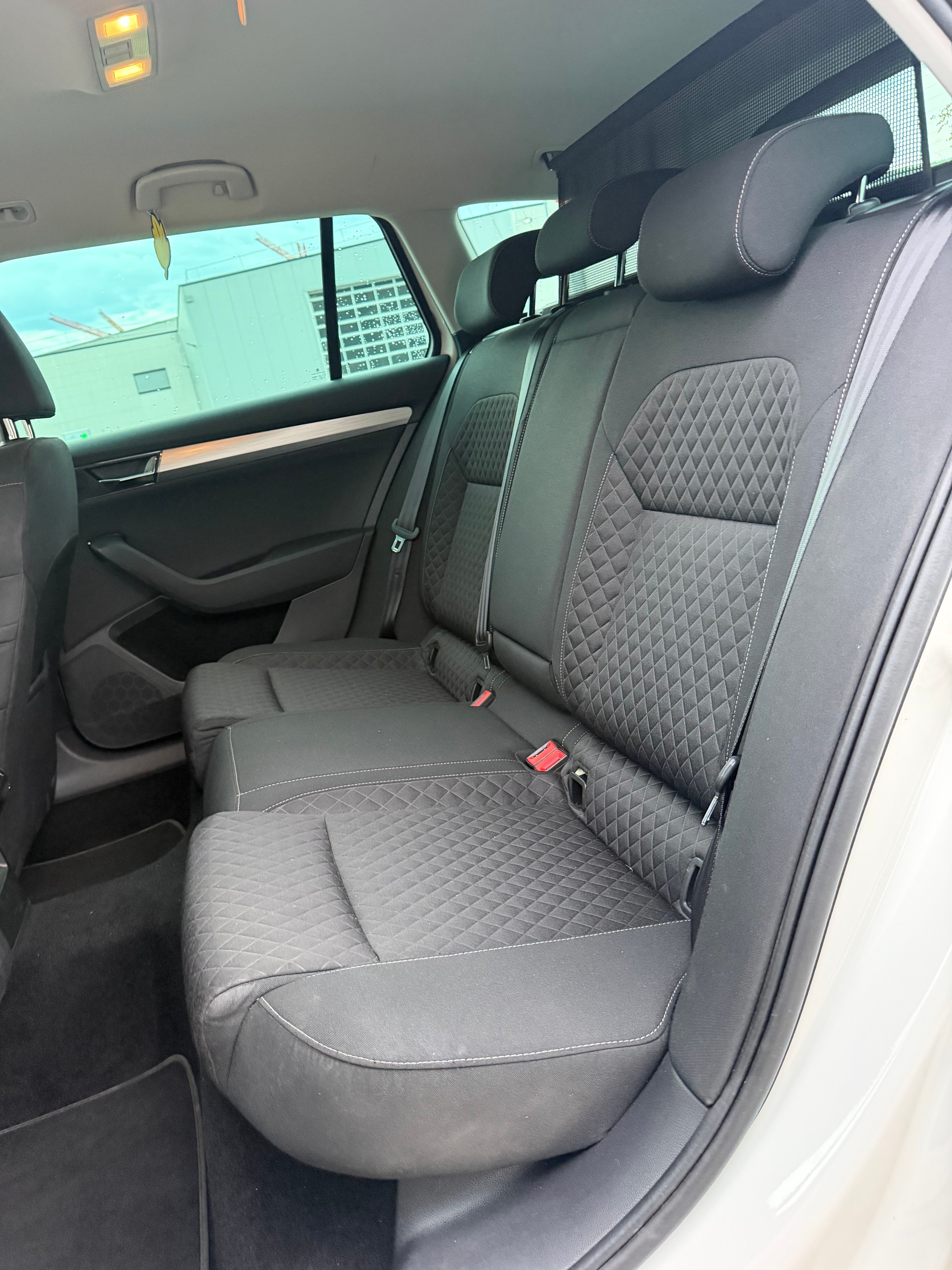 SKODA Superb Combi 2.0 TDi Style 4x4 DSG-image-9