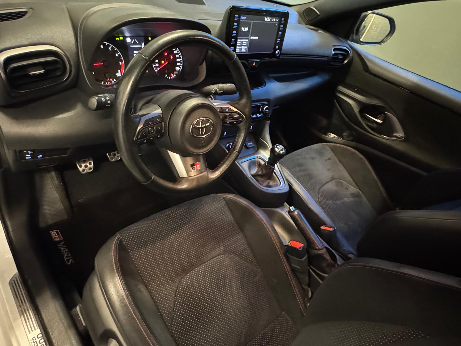 TOYOTA Yaris 1.6 GR Sport-image-1