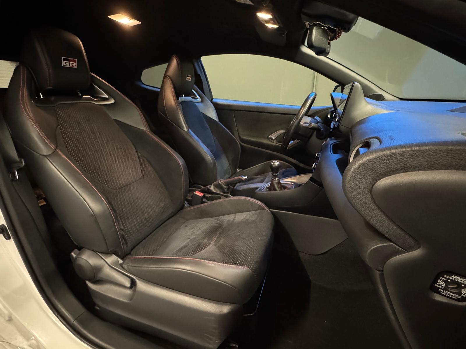 TOYOTA Yaris 1.6 GR Sport-image-10