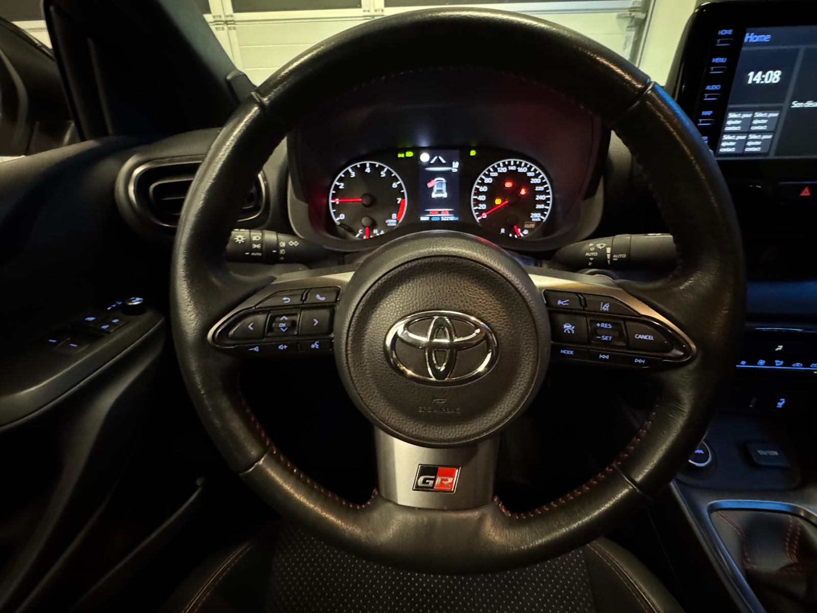 TOYOTA Yaris 1.6 GR Sport-image-15