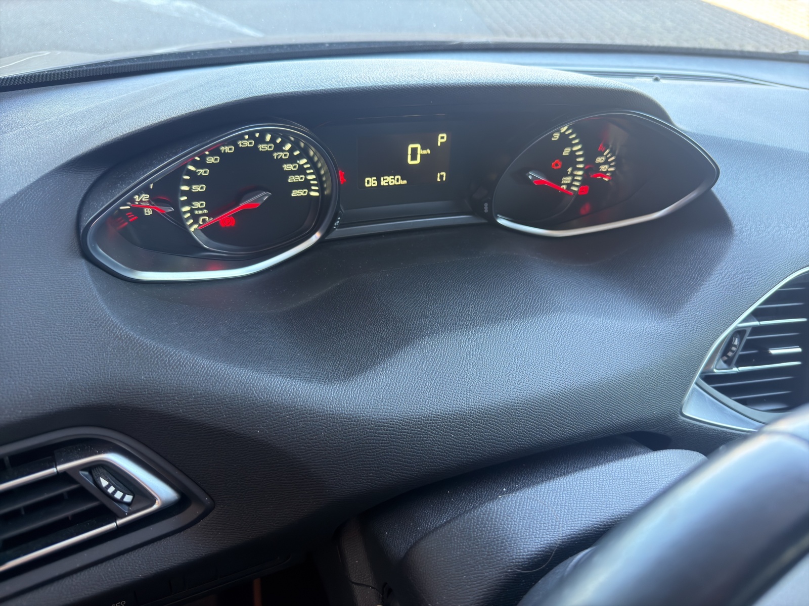 PEUGEOT 308 1.2 THP Active-image-12
