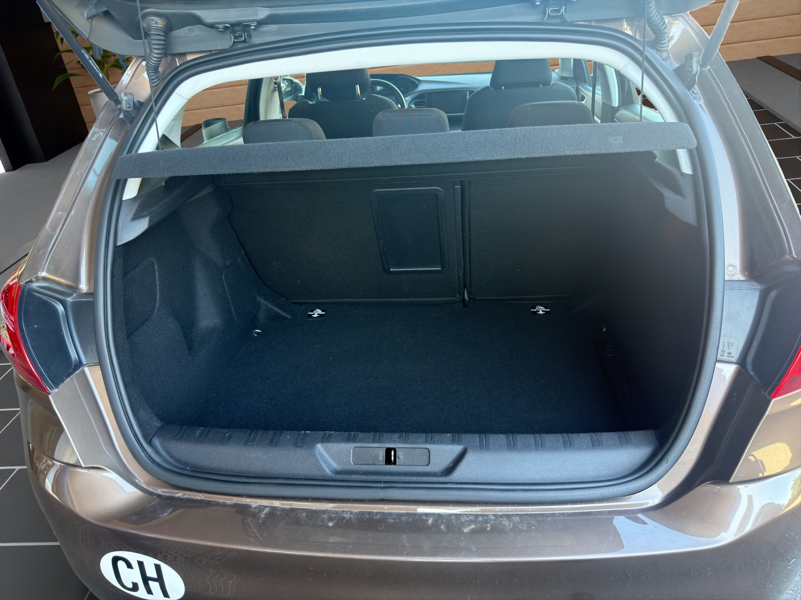 PEUGEOT 308 1.2 THP Active-image-8