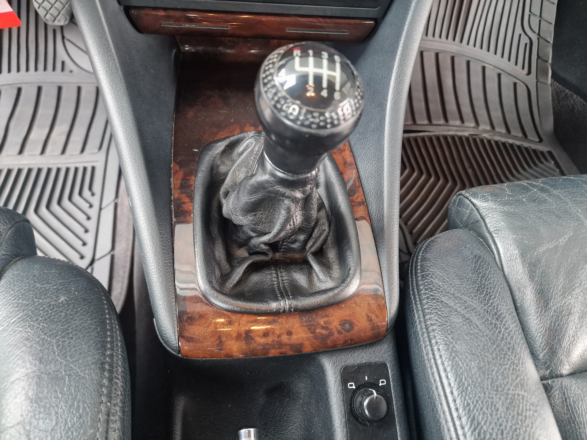 AUDI A6 Avant 2.7 T quattro Advance gepflegt AHK MFK Neu 12Mt Gara-image-13