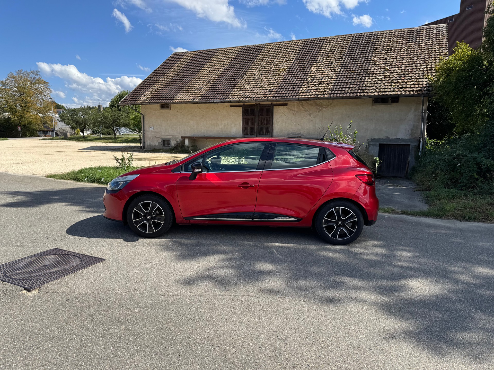RENAULT Clio 0.9 12V Swiss Edition-image-1