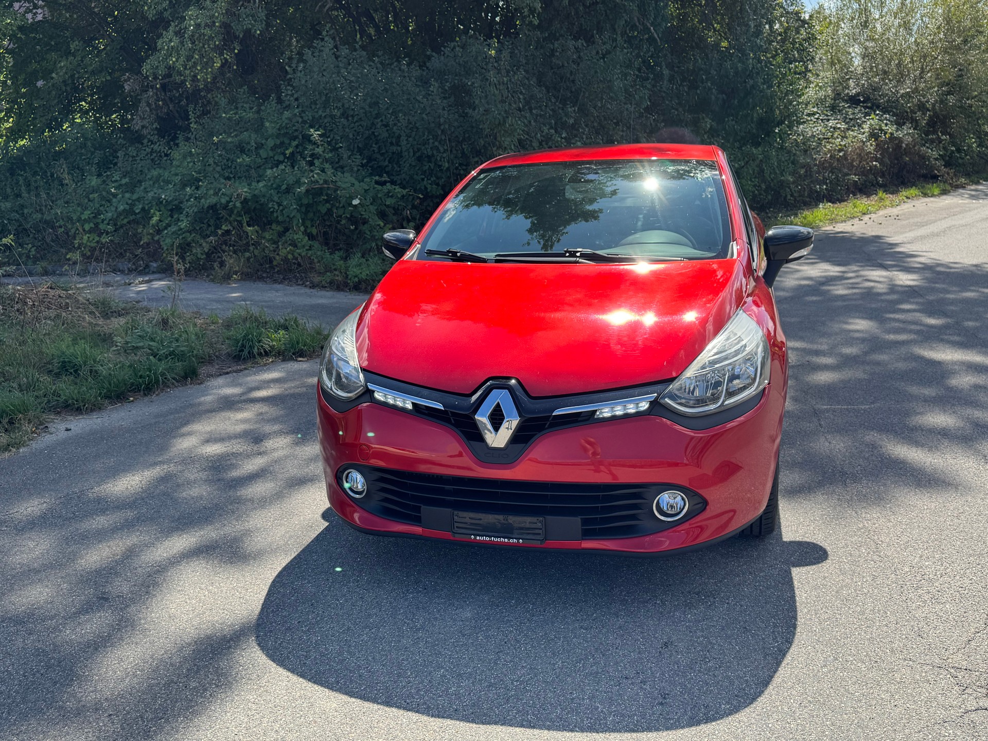 RENAULT Clio 0.9 12V Swiss Edition-image-0