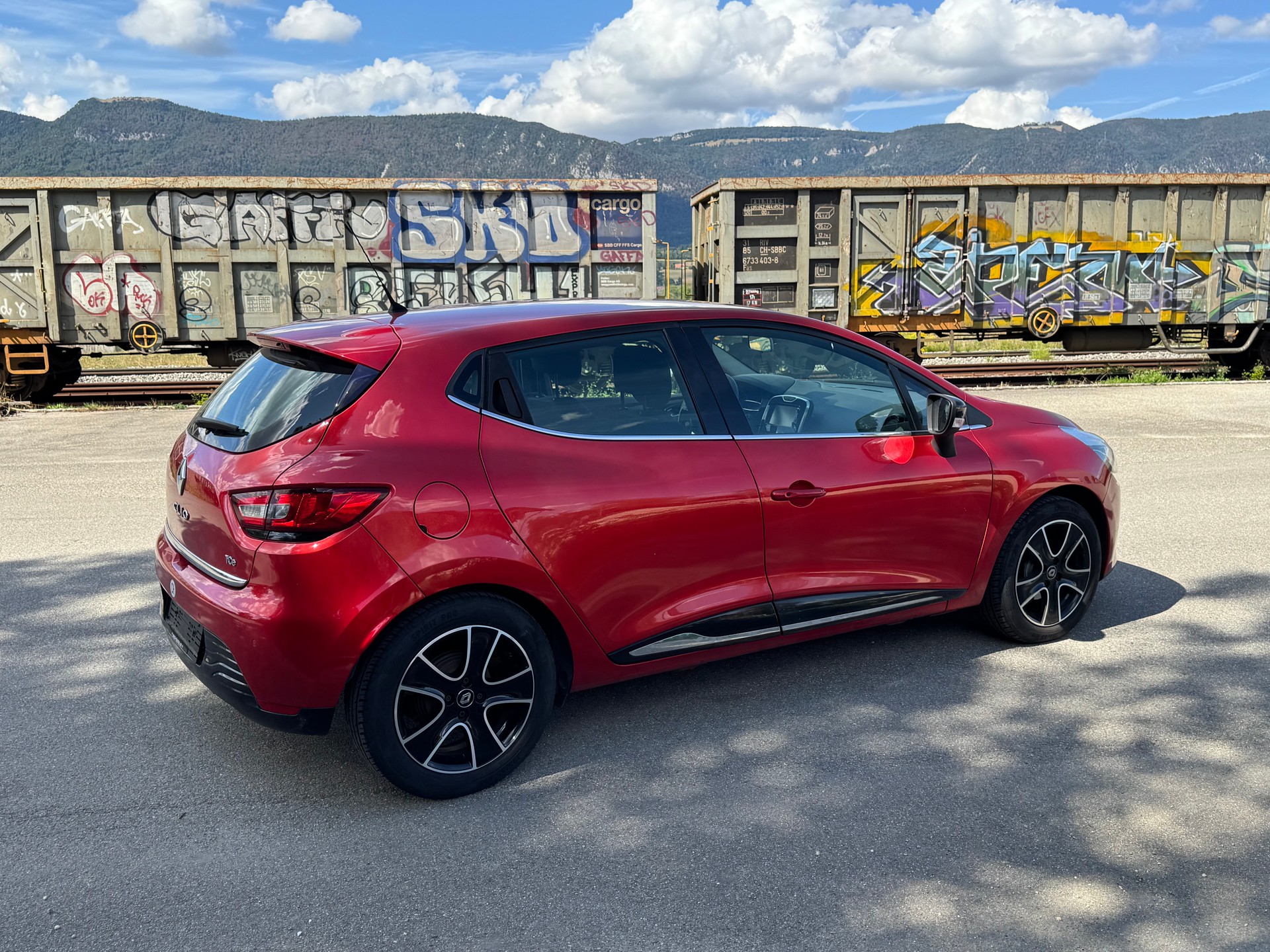 RENAULT Clio 0.9 12V Swiss Edition-image-2