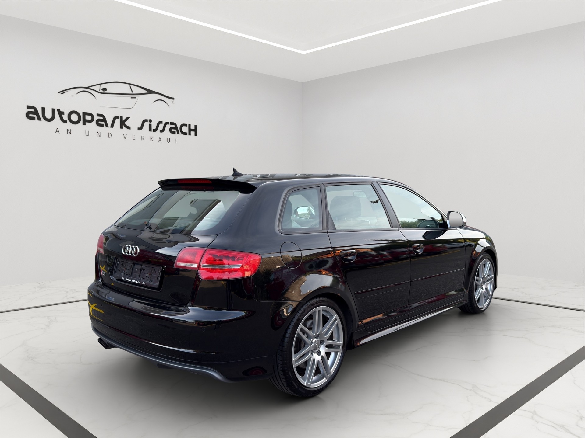 AUDI S3 Sportback 2.0 TFSI quattro S-tronic-image-4