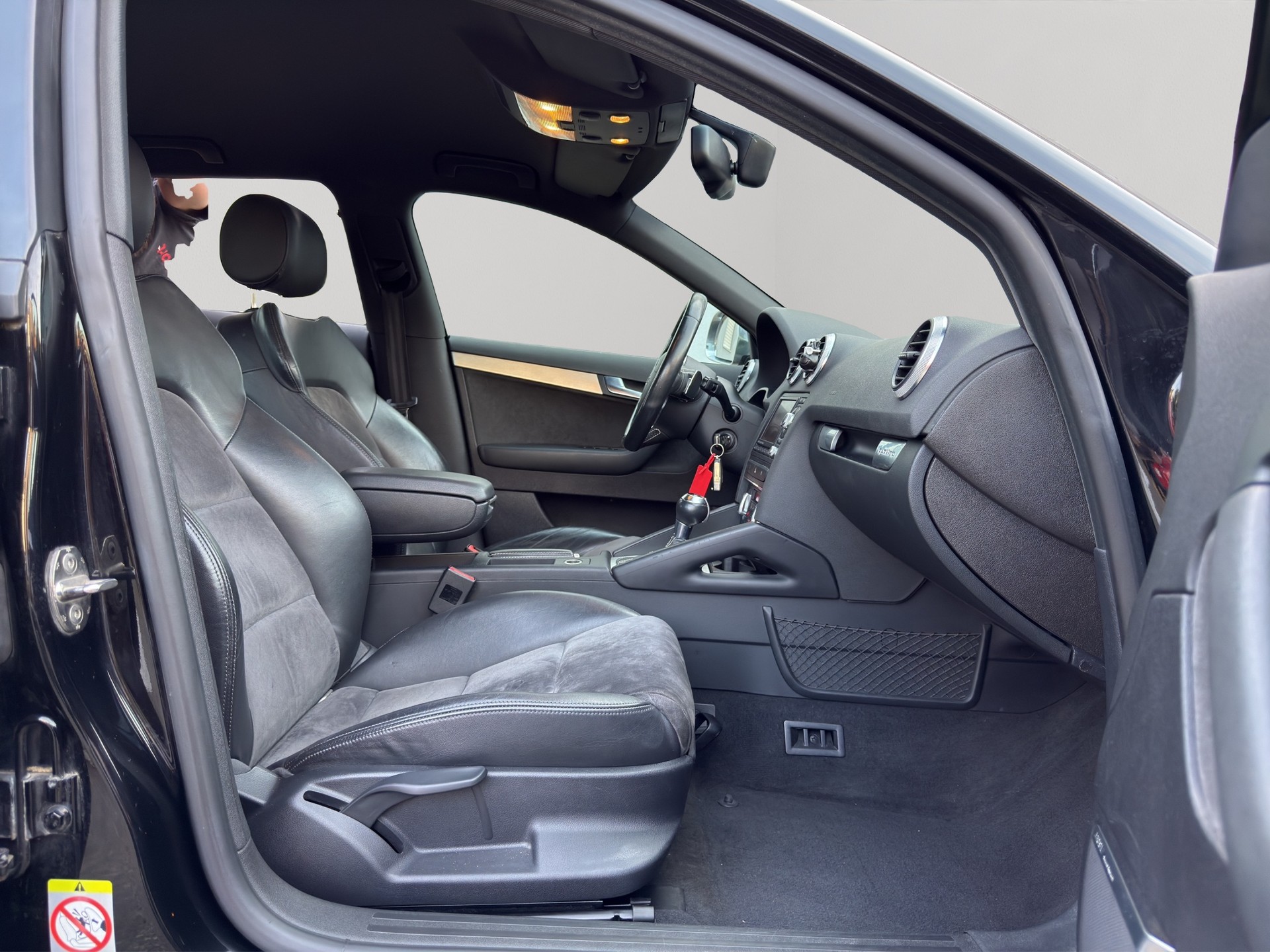 AUDI S3 Sportback 2.0 TFSI quattro S-tronic-image-10