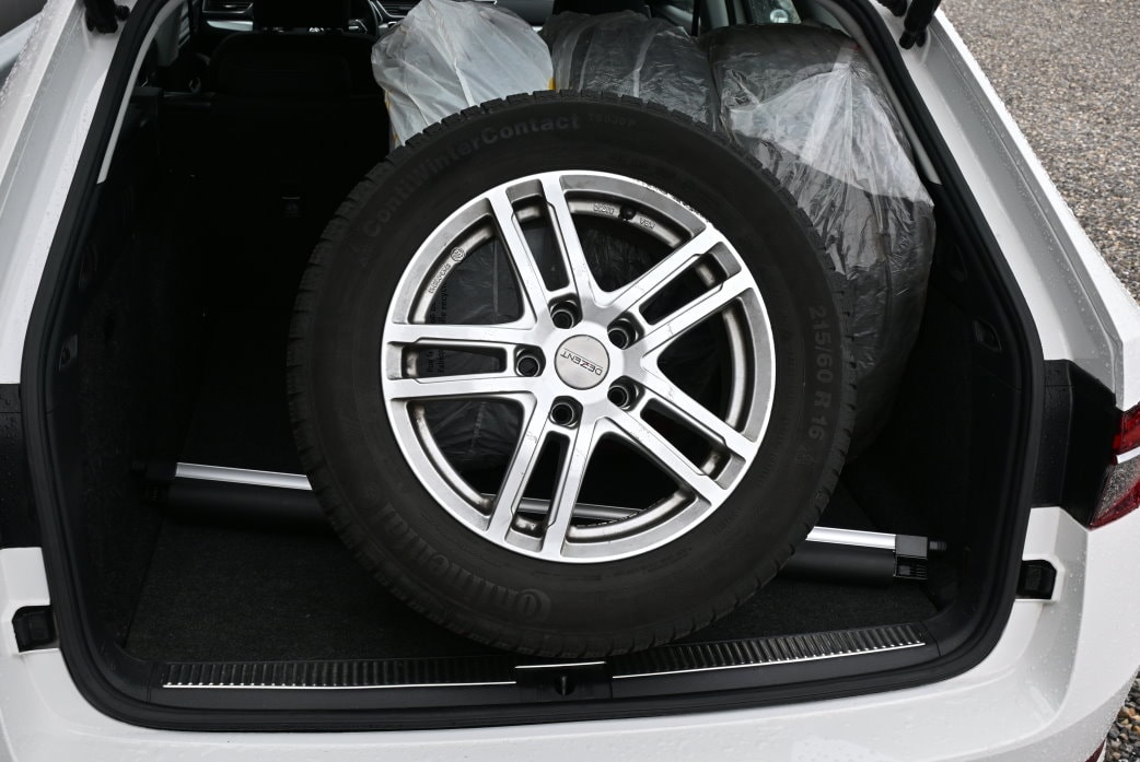 SKODA Superb Combi 2.0 TDi Ambition DSG-image-14