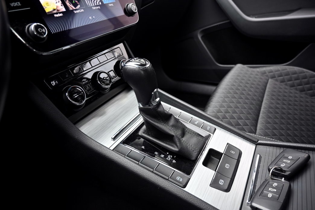 SKODA Superb Combi 2.0 TDi Ambition DSG-image-8