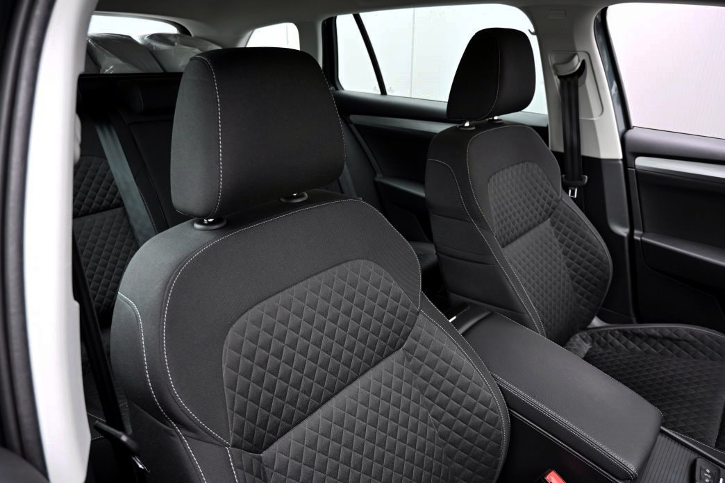 SKODA Superb Combi 2.0 TDi Ambition DSG-image-5