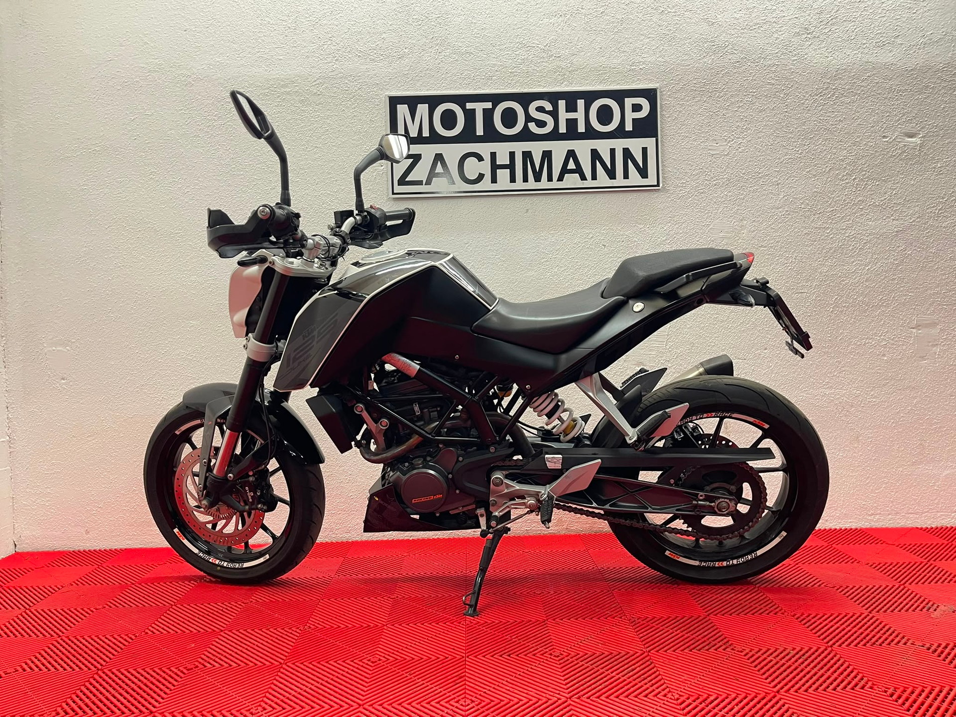 KTM 125 Duke-showroom-element-3