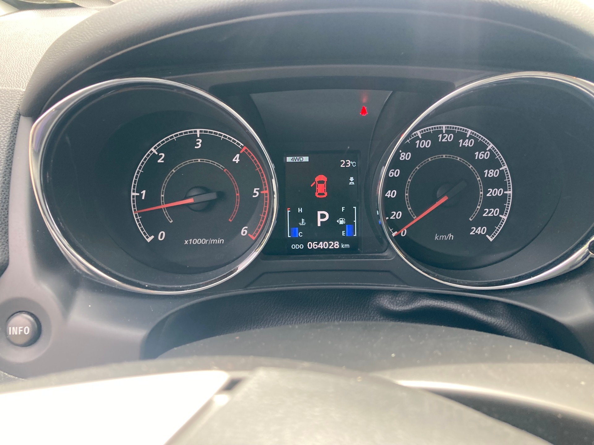 MITSUBISHI ASX 2.2 DID Invite 4WD Automatic-image-6