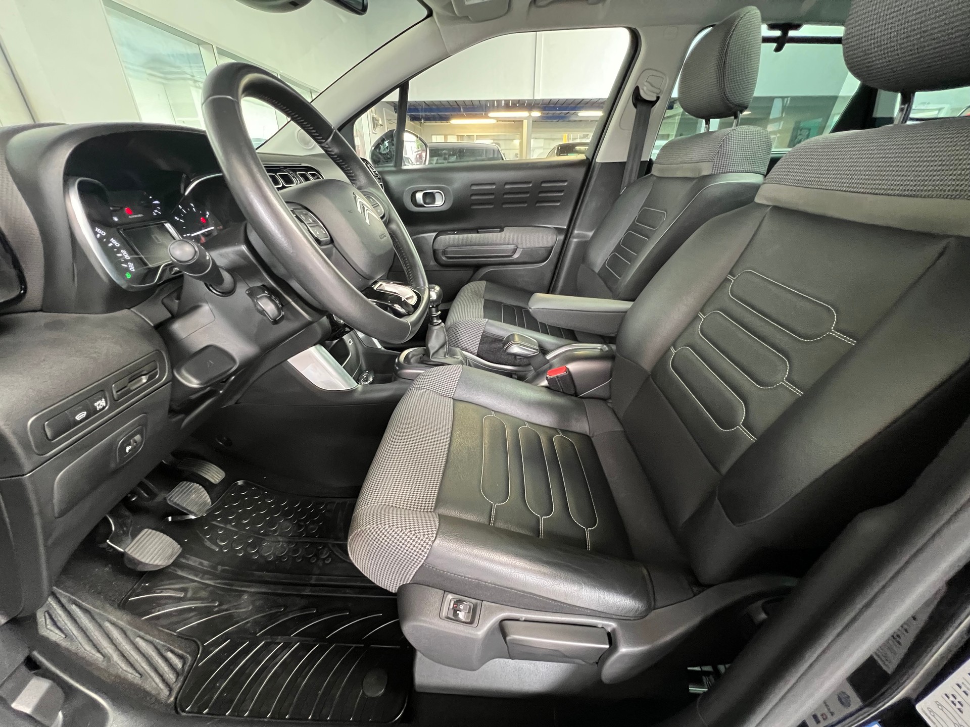 CITROEN C3 Aircross 1.2i PureTech Shine-image-8