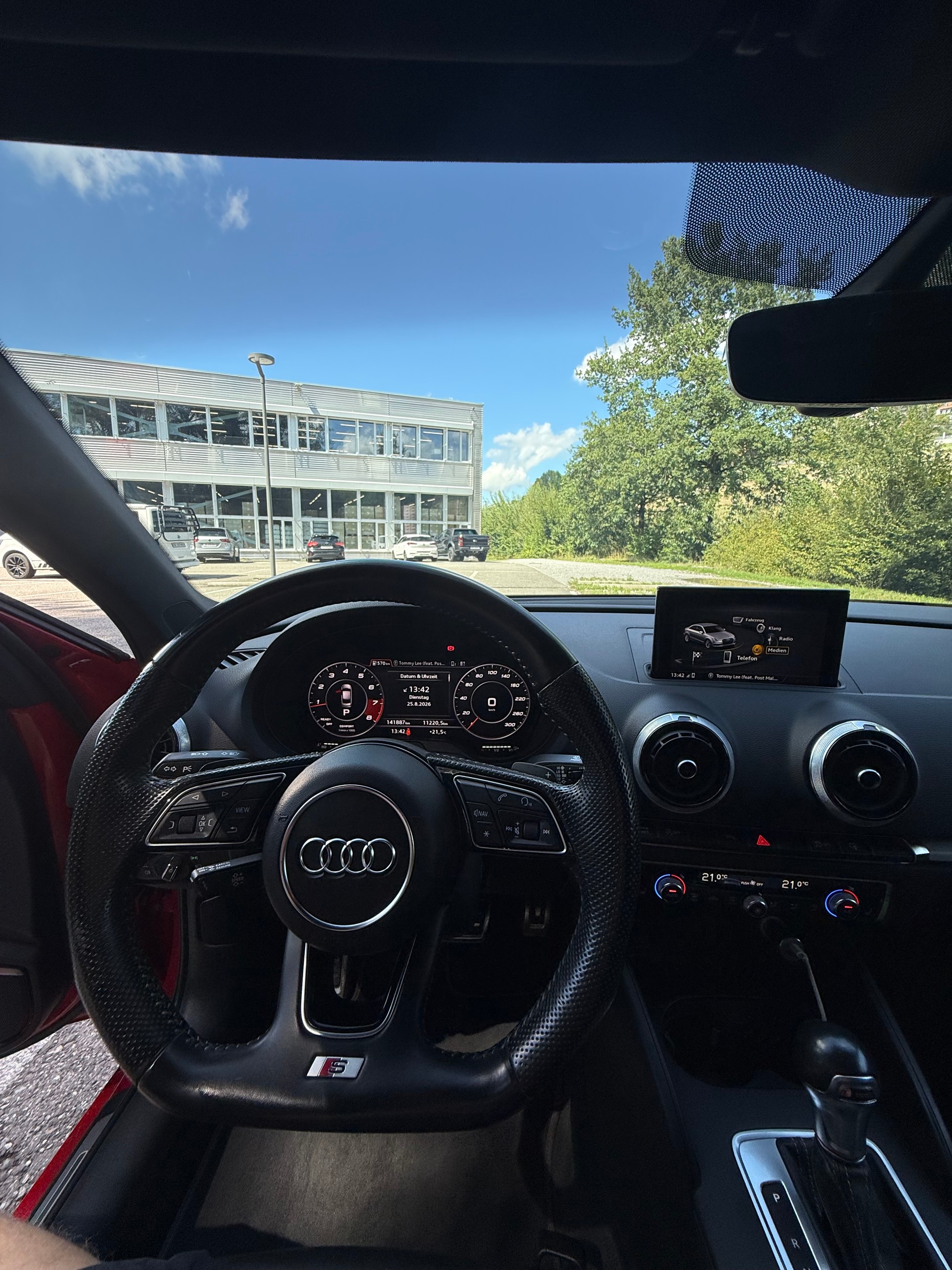 AUDI 2.0 T FSI quattro S-Tronic-image-5