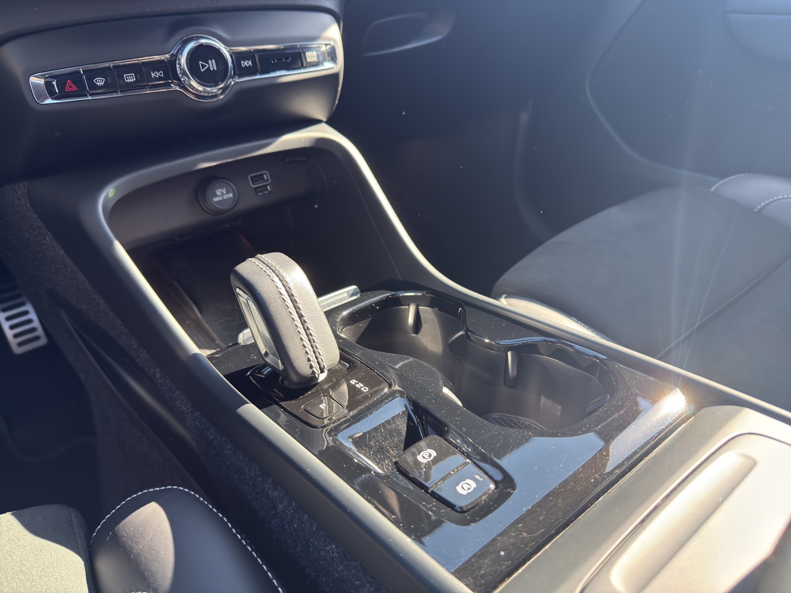 VOLVO XC40 T3 R-Design Geartronic-image-15