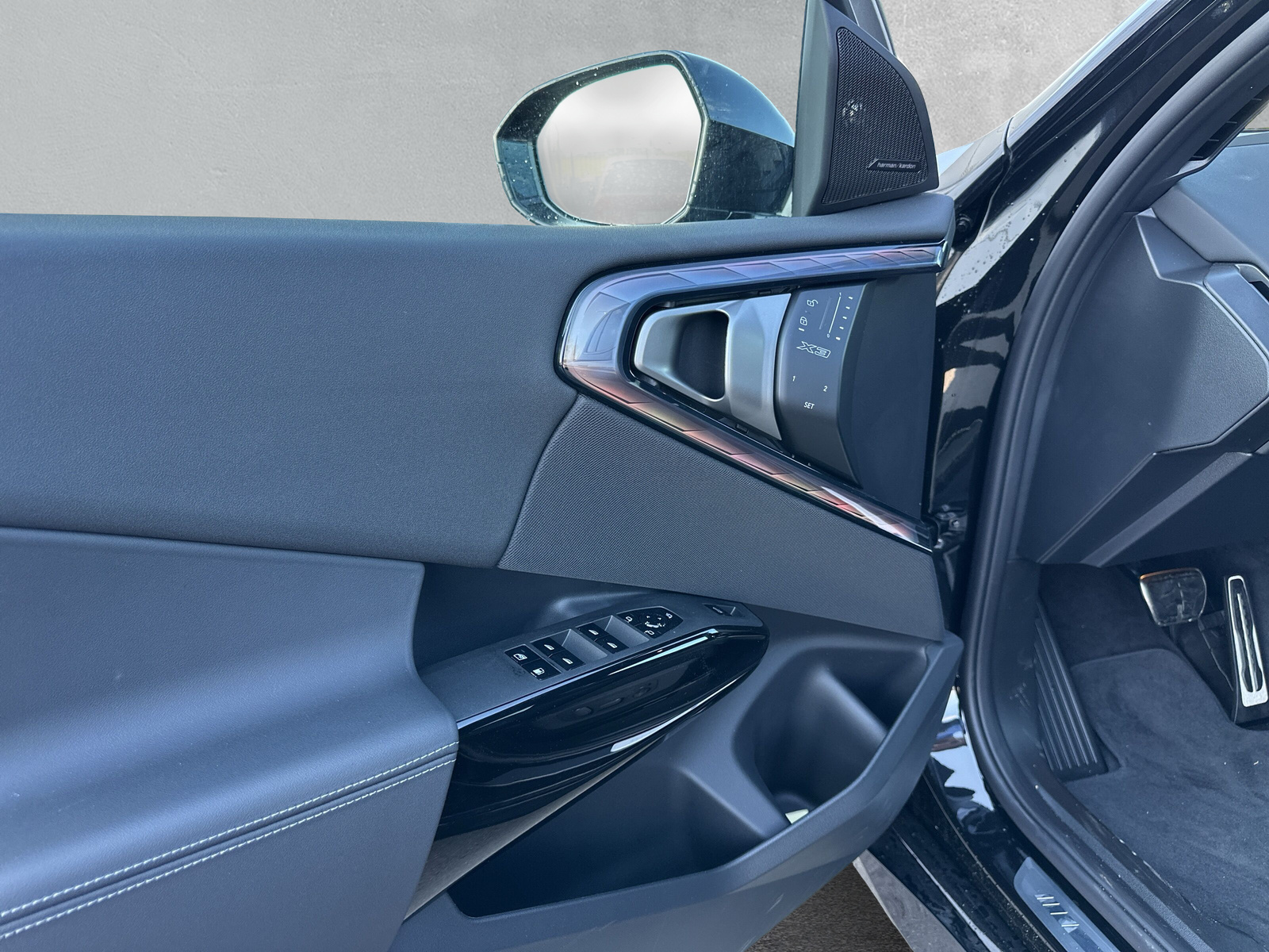 BMW X3 xDrive 30e M Sport Pro-image-15