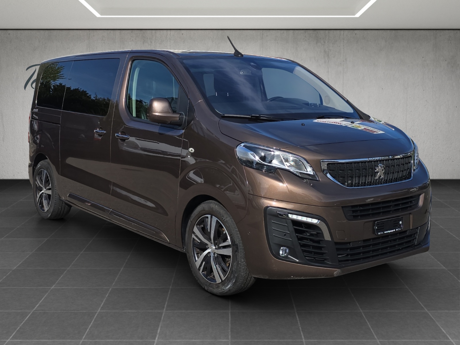 PEUGEOT Traveller 2.0 BlueHDi Business Standard EAT-image-2