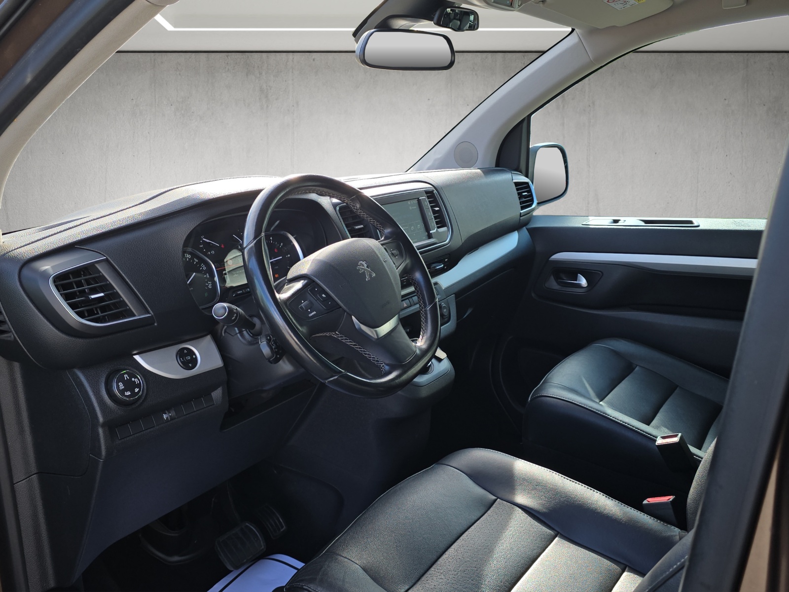 PEUGEOT Traveller 2.0 BlueHDi Business Standard EAT-image-8