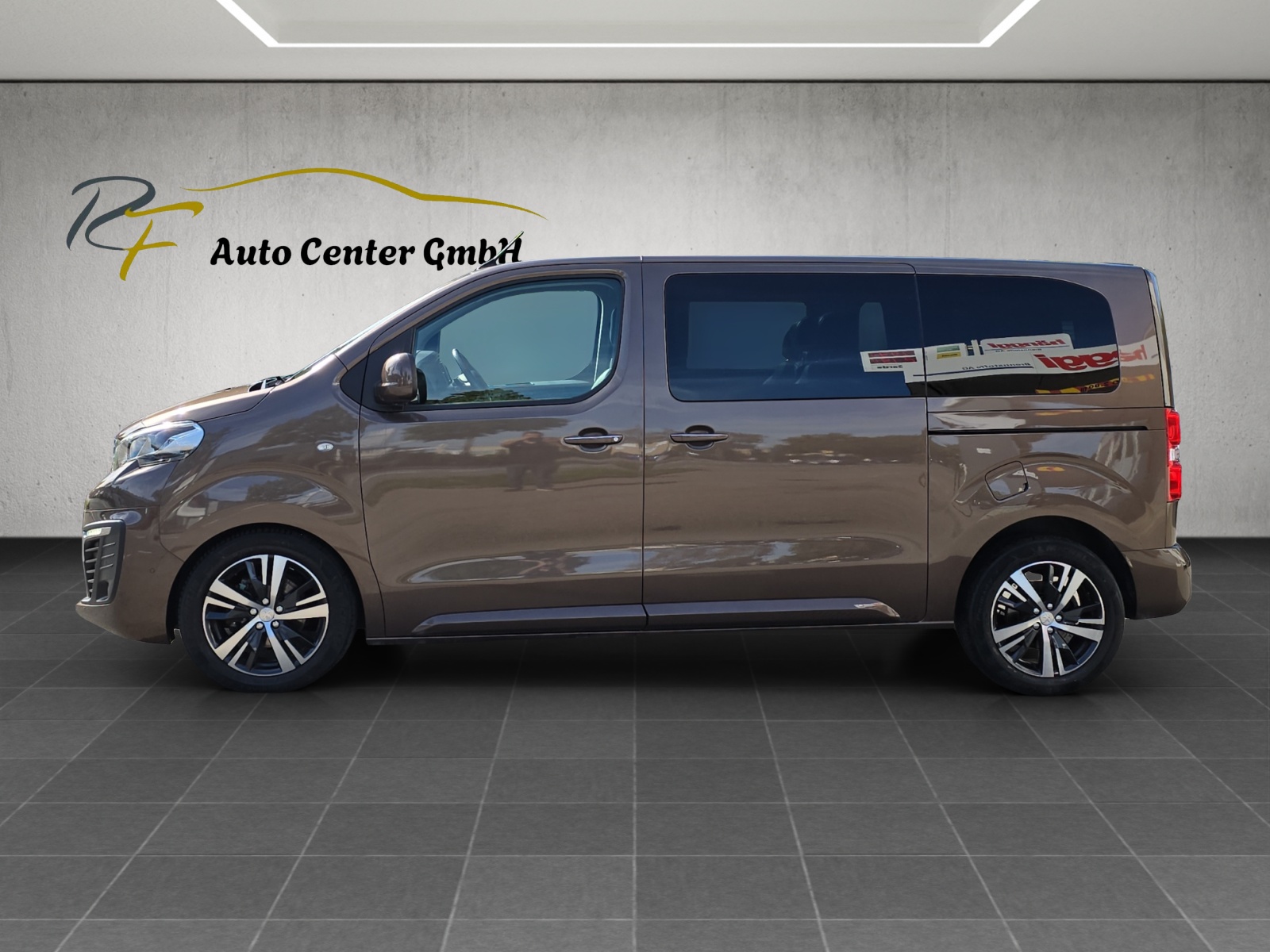 PEUGEOT Traveller 2.0 BlueHDi Business Standard EAT-image-3