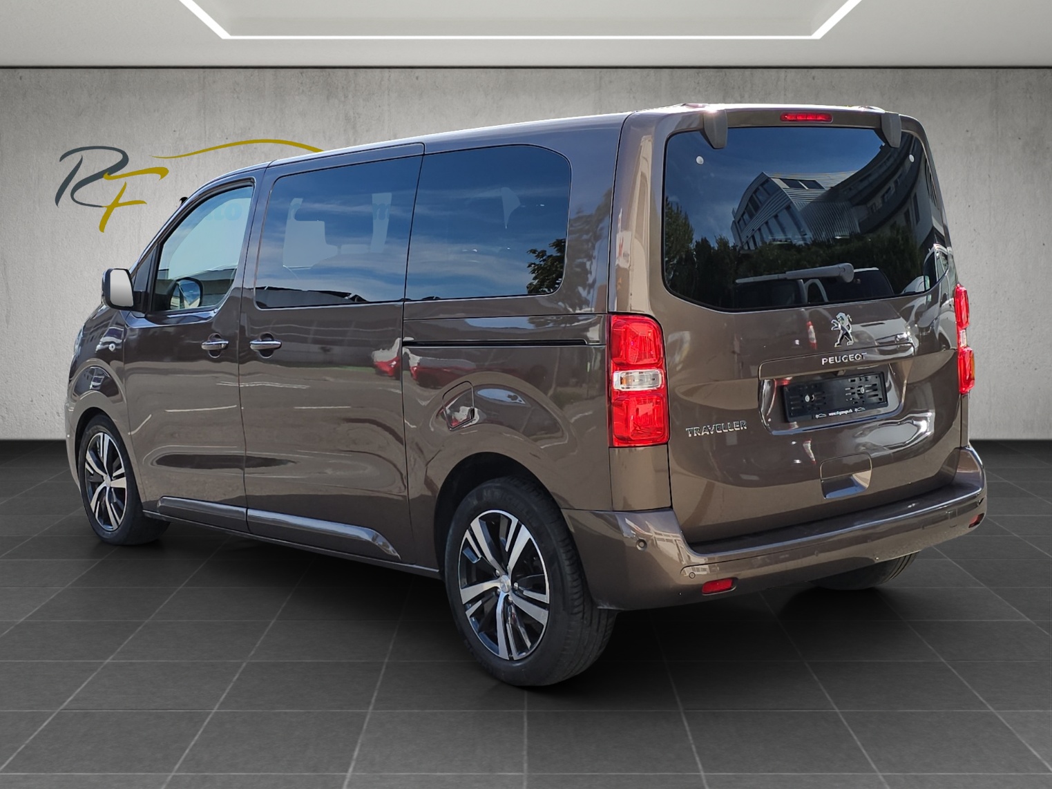 PEUGEOT Traveller 2.0 BlueHDi Business Standard EAT-image-4