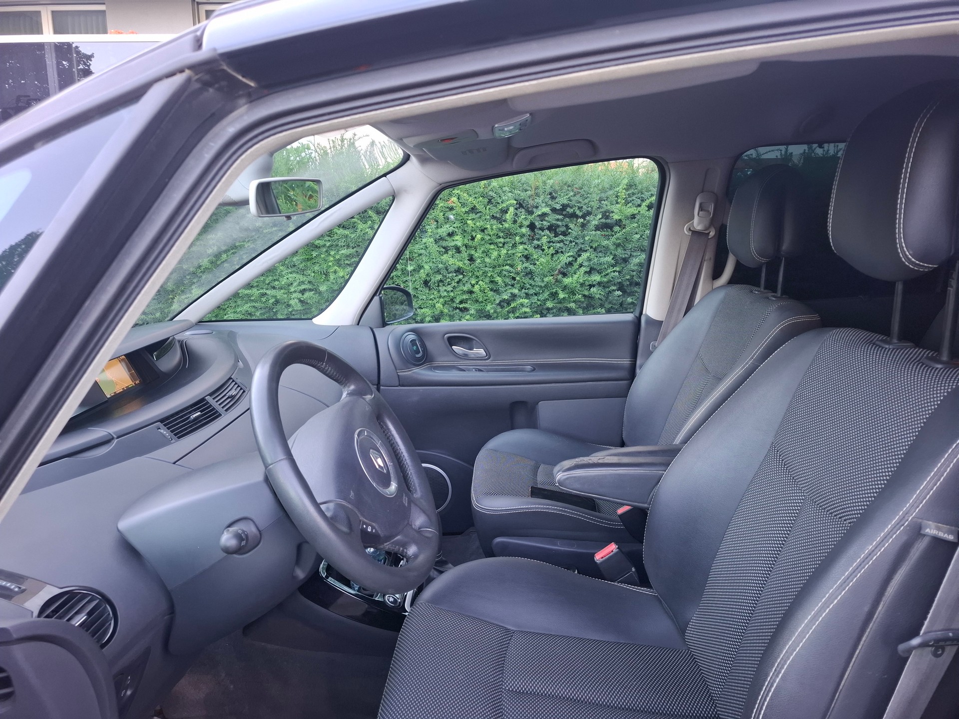 RENAULT Grand Espace 2.0 dCi Dynamique Automatic-image-6