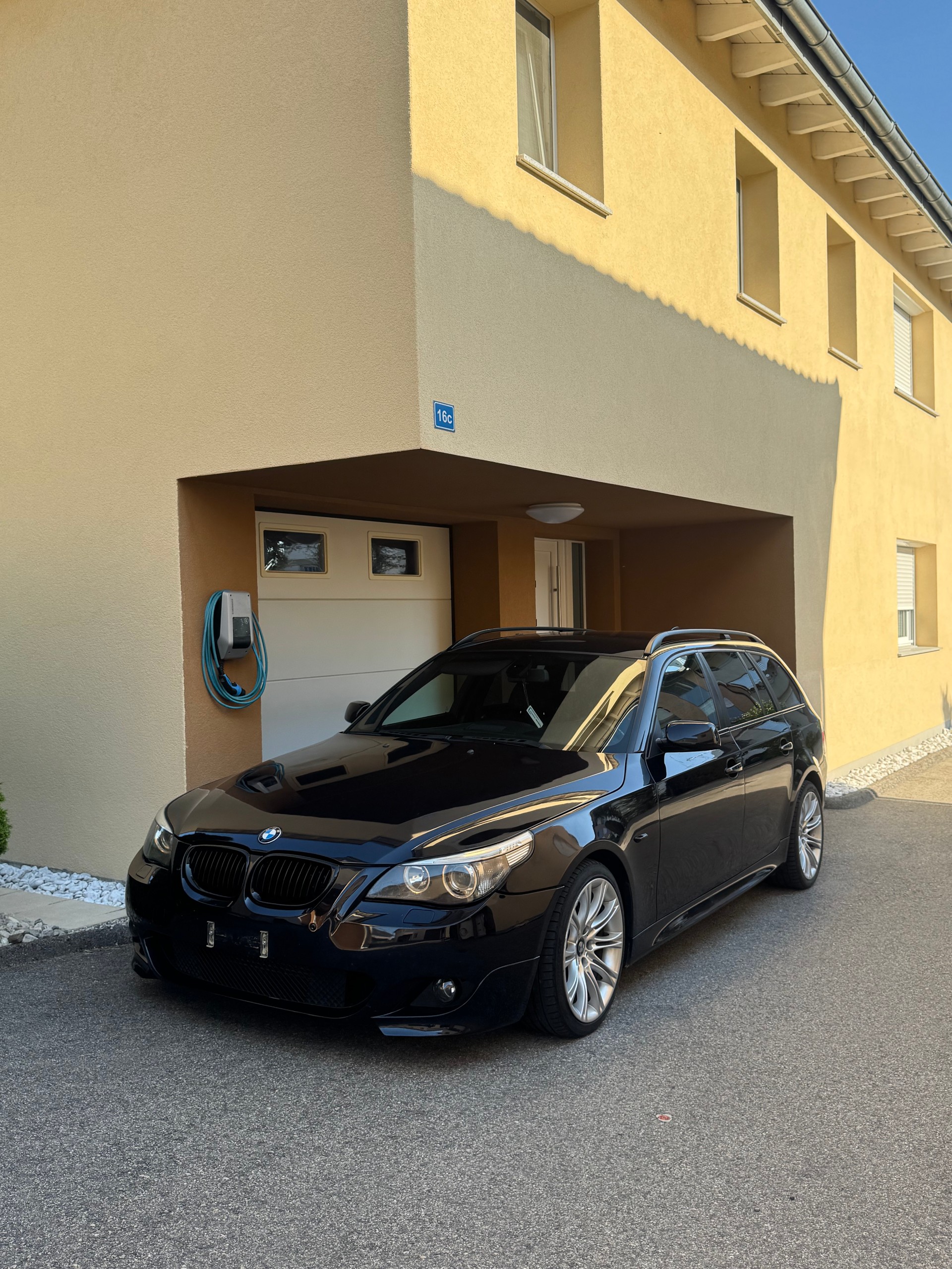BMW 530d Touring-image-1
