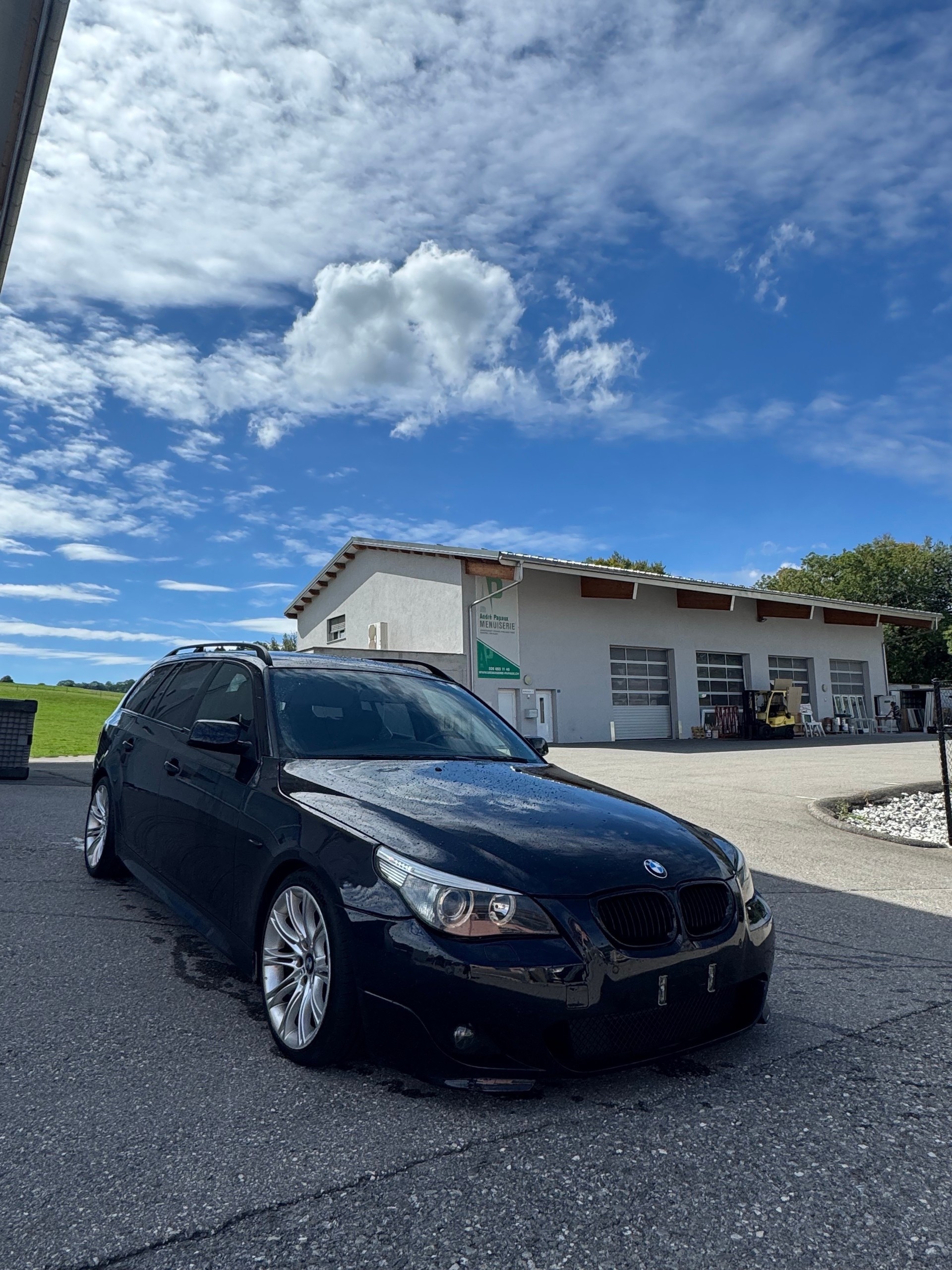 BMW 530d Touring-image-0