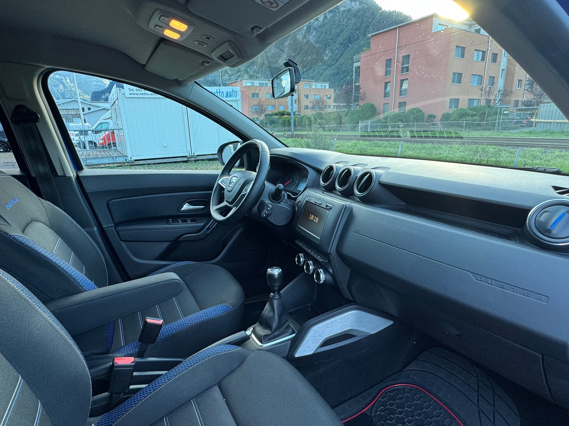 DACIA Duster dCi 115 Celebration 4x4-image-11