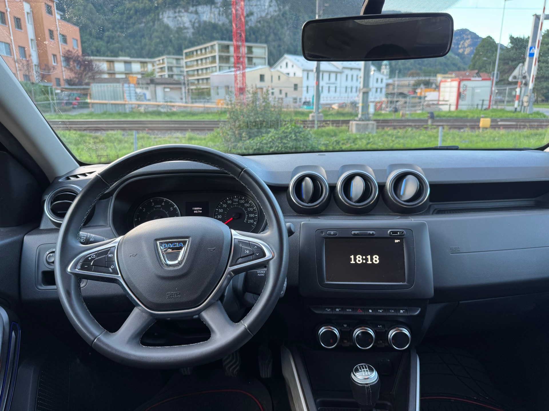 DACIA Duster dCi 115 Celebration 4x4-image-9