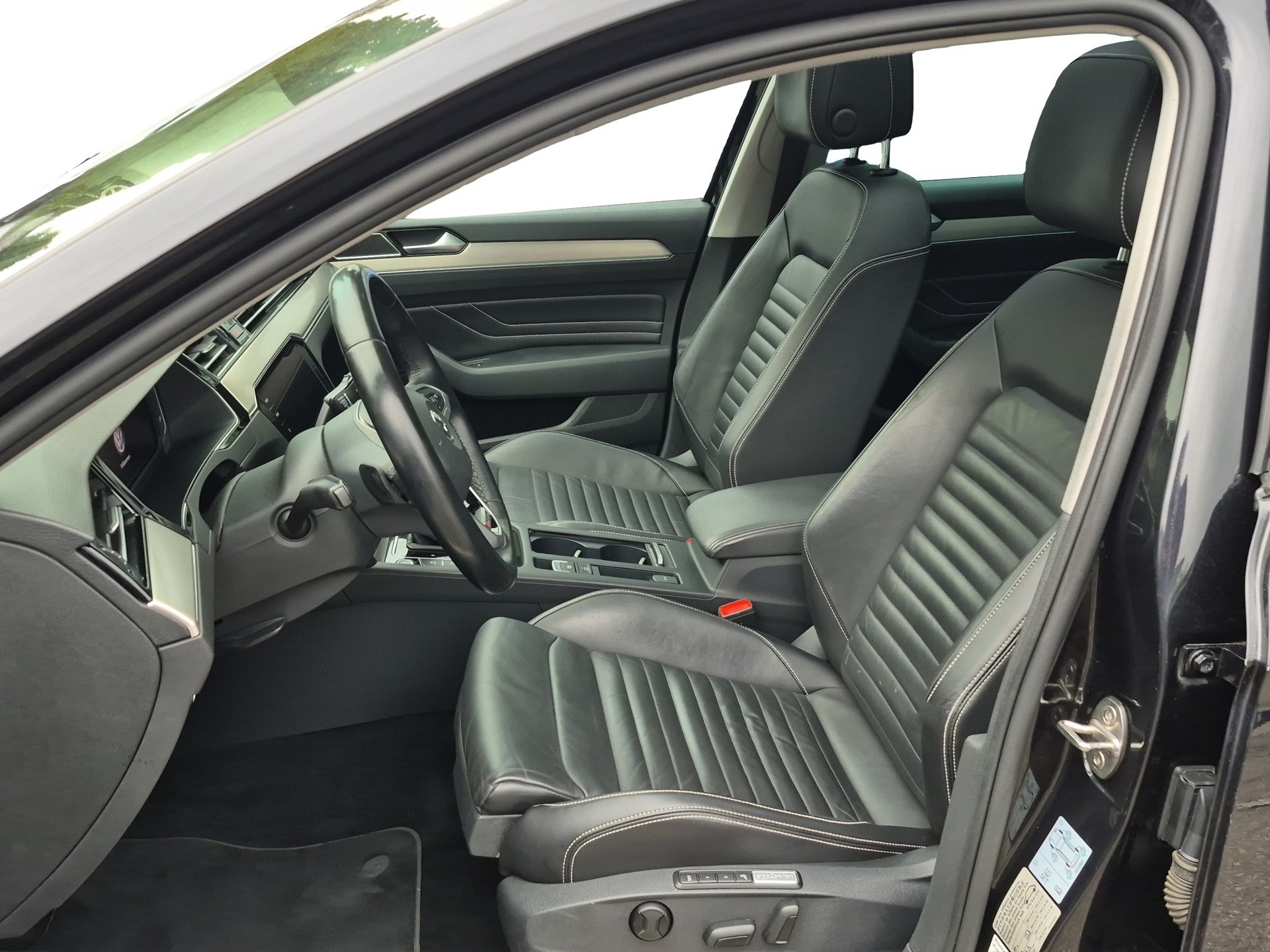 VW Passat 2.0 TDI BMT Highline 4Motion DSG *Anhängerkupplung/Massagesitze*-image-10