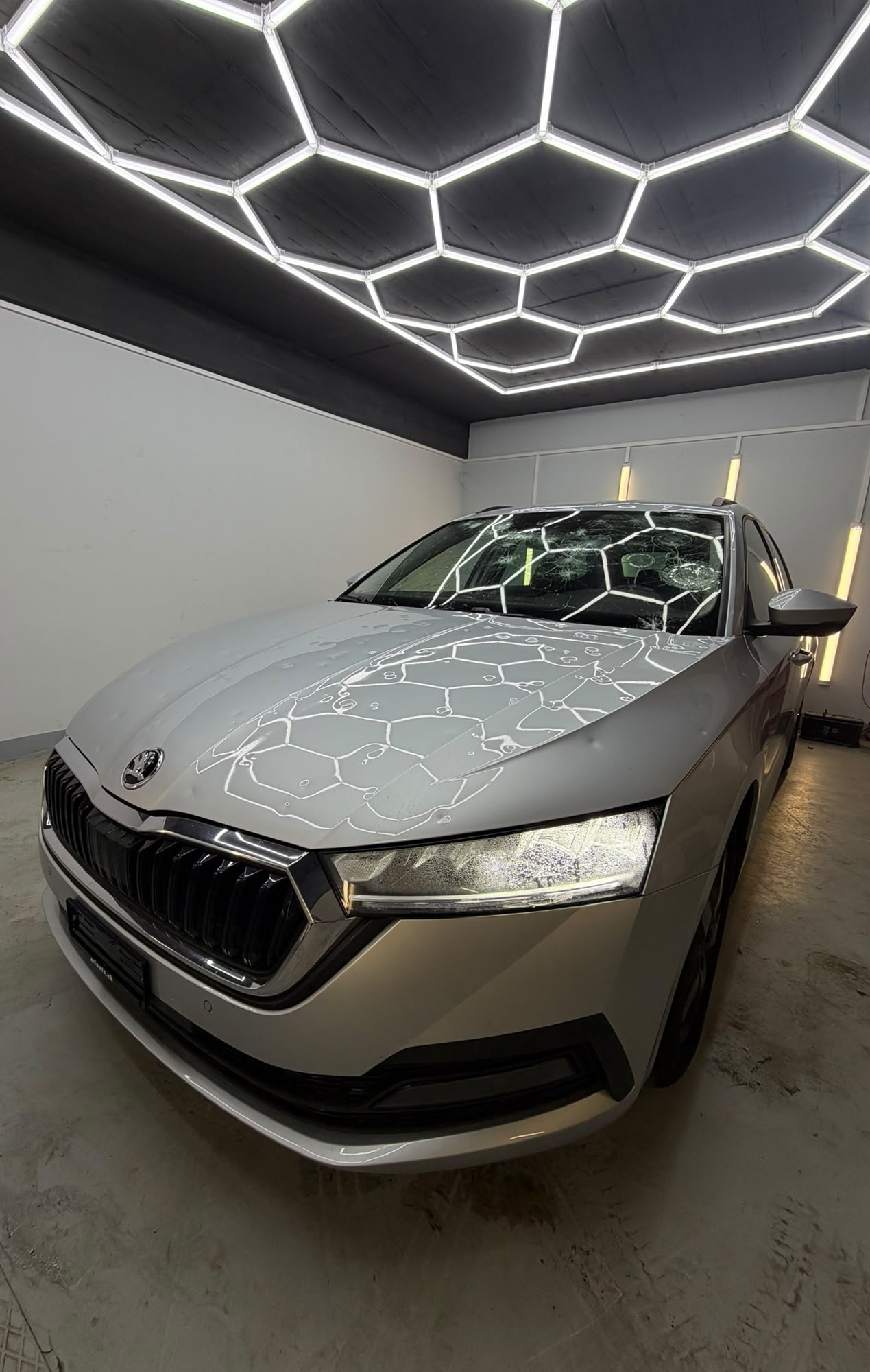 SKODA Octavia Combi 2.0 TDI DSG Ambition-image-5