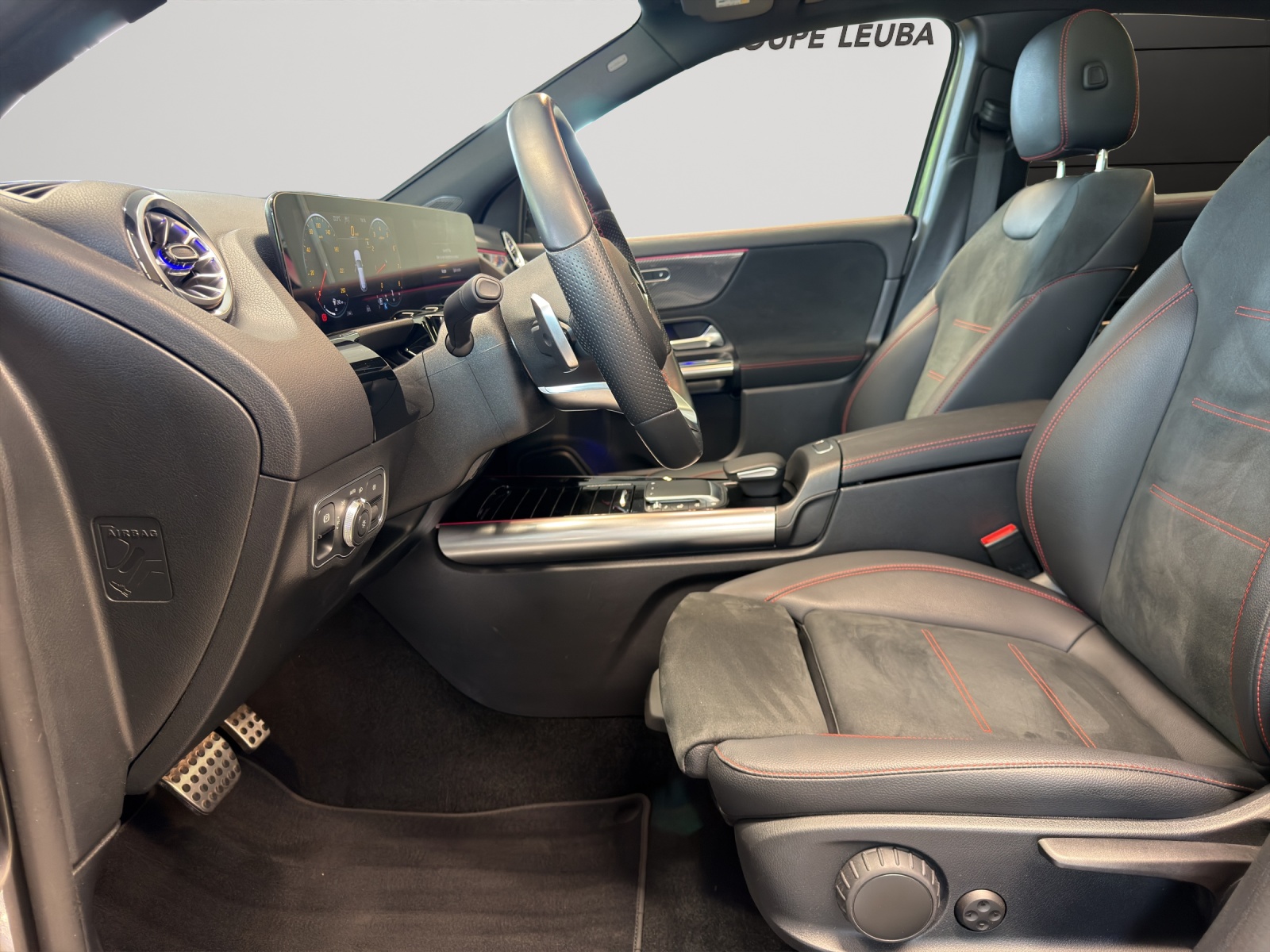 MERCEDES-BENZ GLA 250 AMG Line 4Matic-image-10